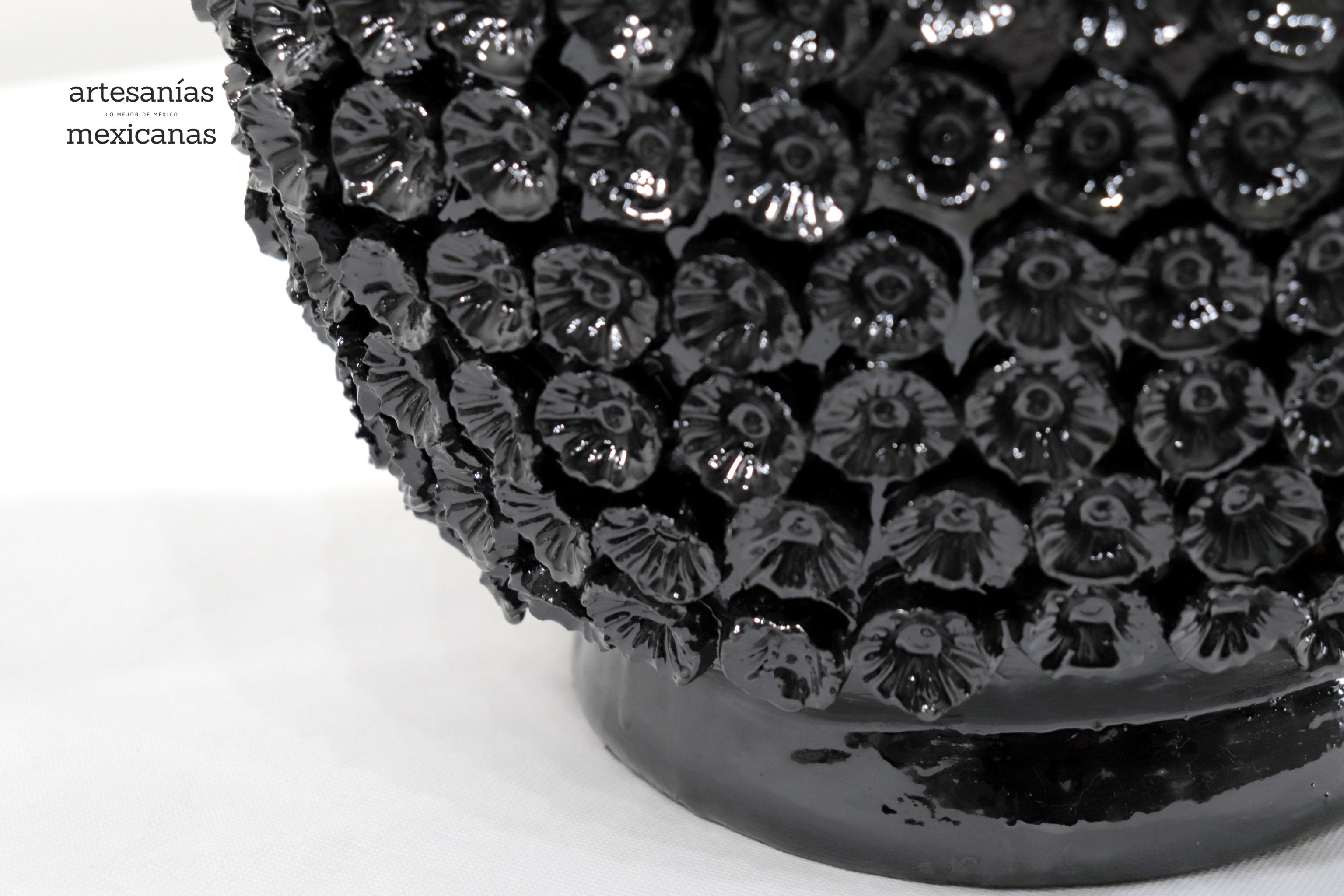 Pineapple black with Flowers - 36 in. Juan Gtz