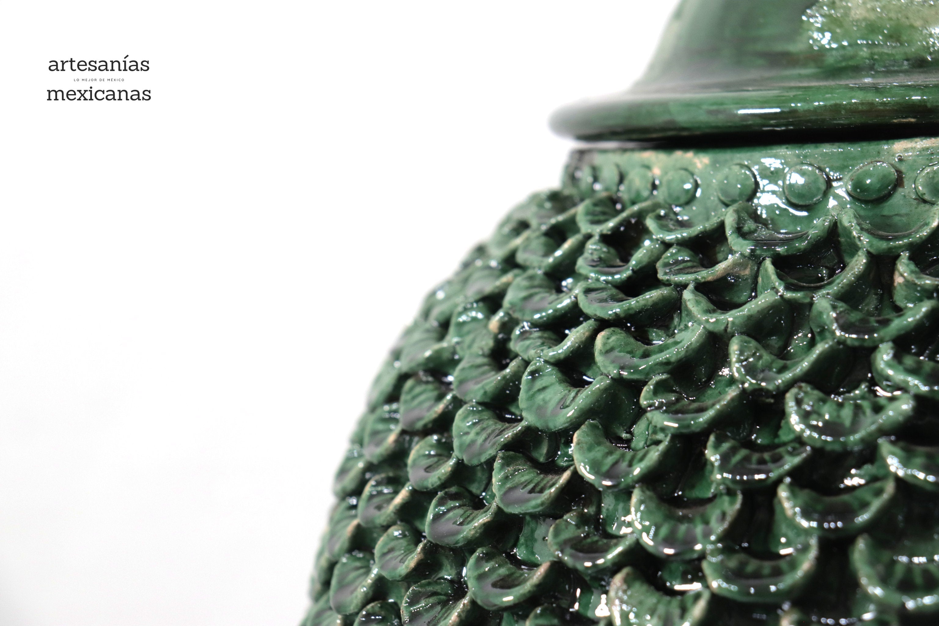 Green Pineapple with Petals - 36 in. Juan Gtz