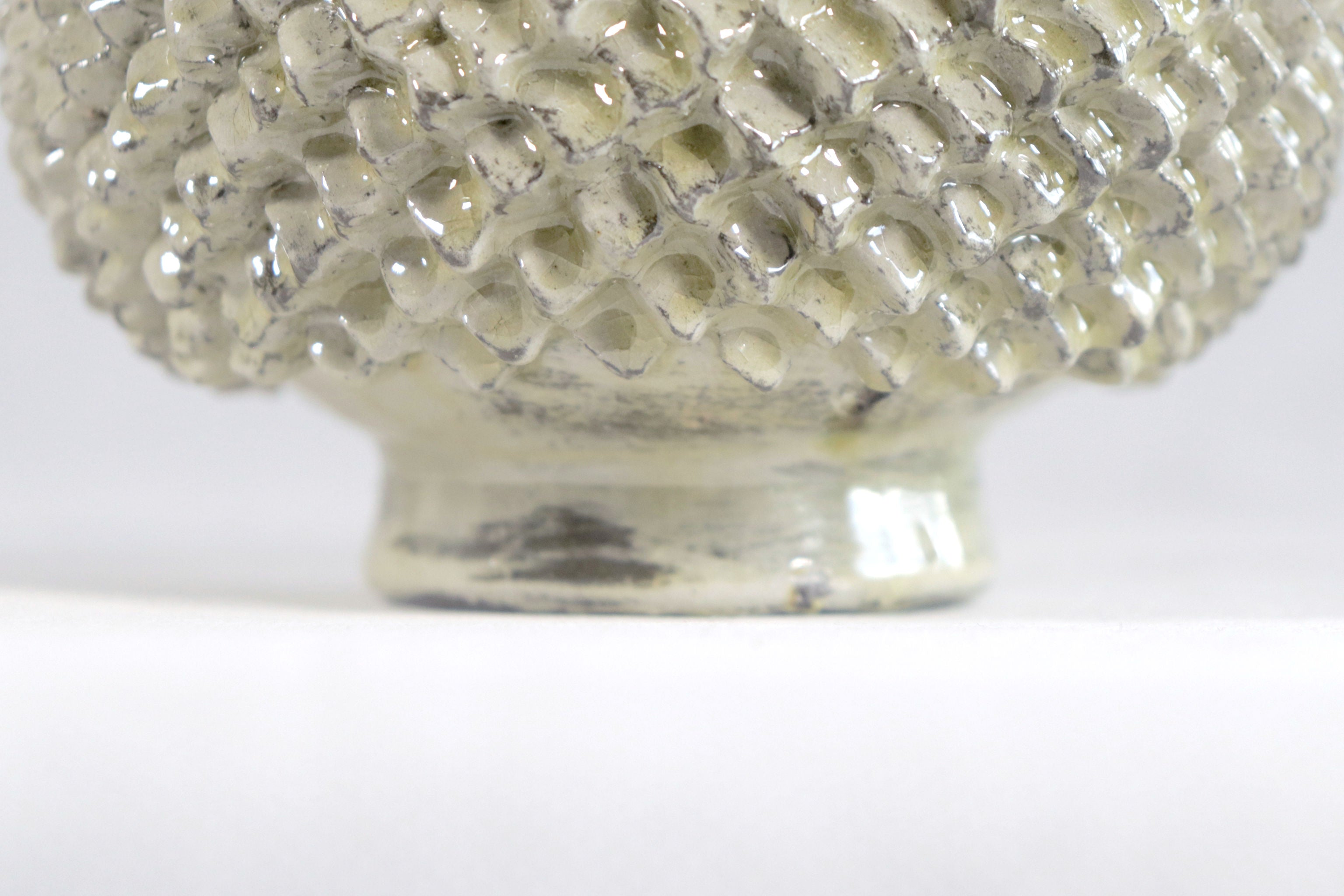 Pineapple Beige with Spikes with Curved Lid - 8.5 in. - in. Production Juan Gtz