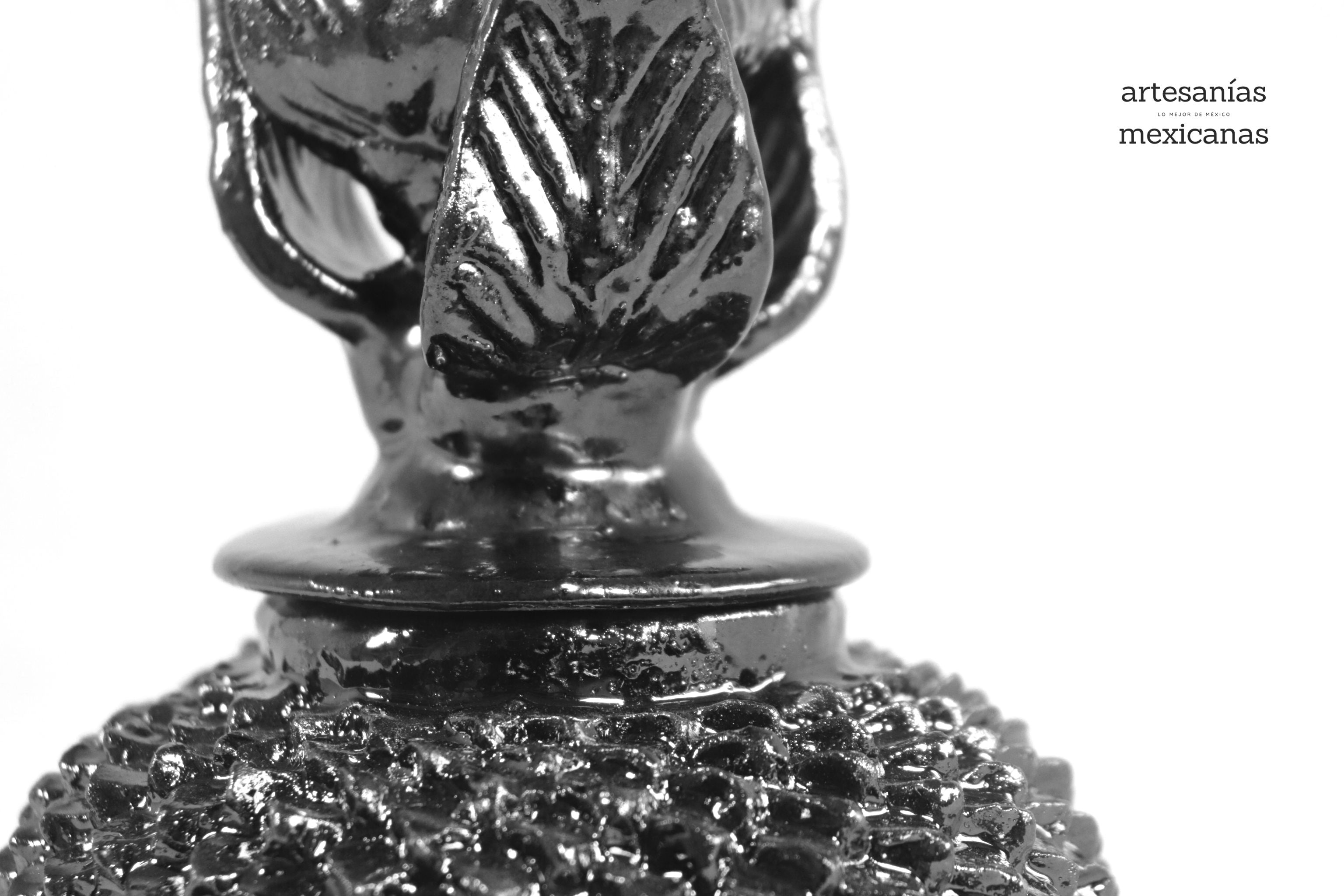 Small Pineapple Black with Spikes - 8.5 in. Juan Gtz
