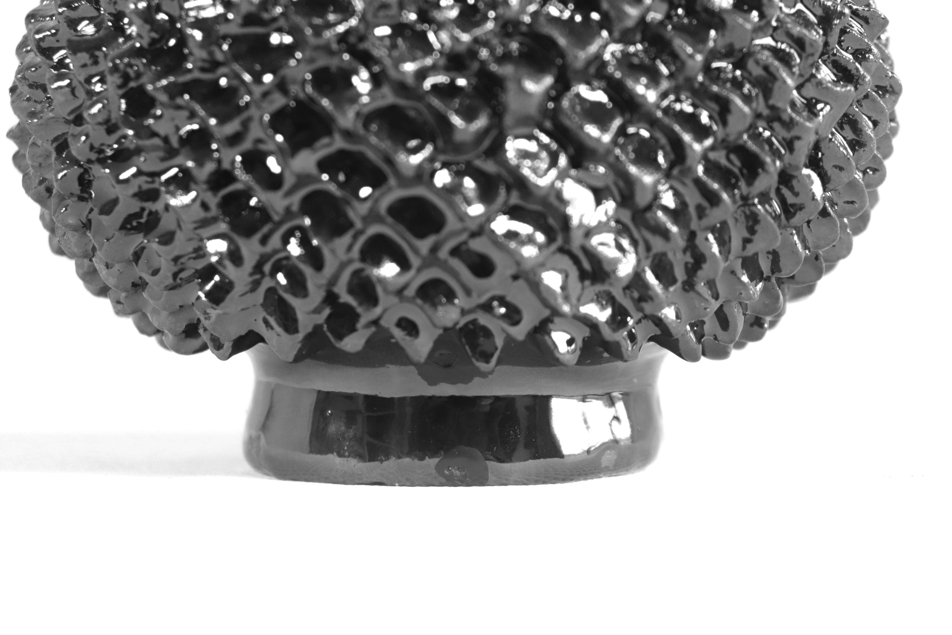 Small Pineapple Black with Spikes - 8.5 in. Juan Gtz