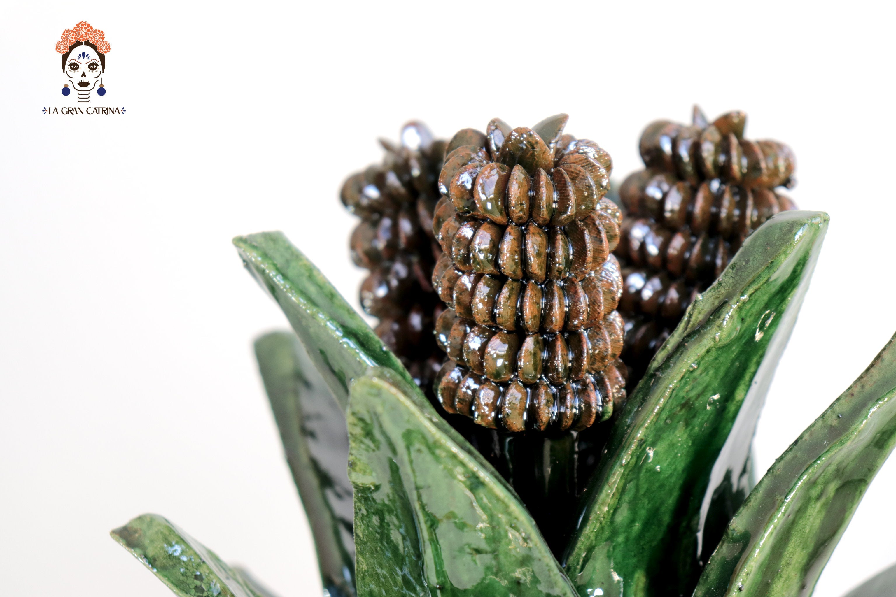 Traditional Textured Pineapple - 26 in. Juan Gtz