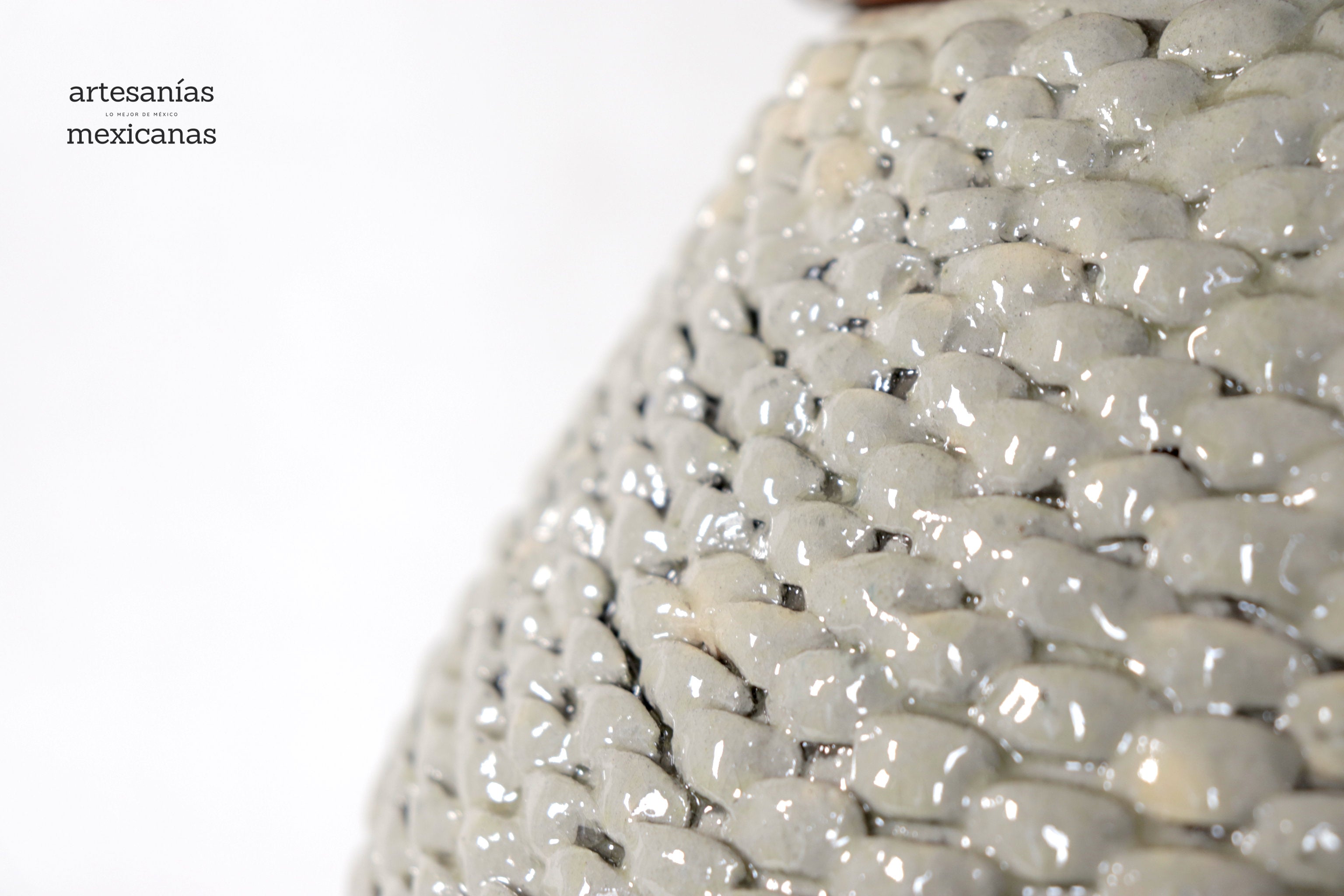 Beige Pineapple of tejido with Wavy Lid - 20 in. - Made to Order Juan Gtz