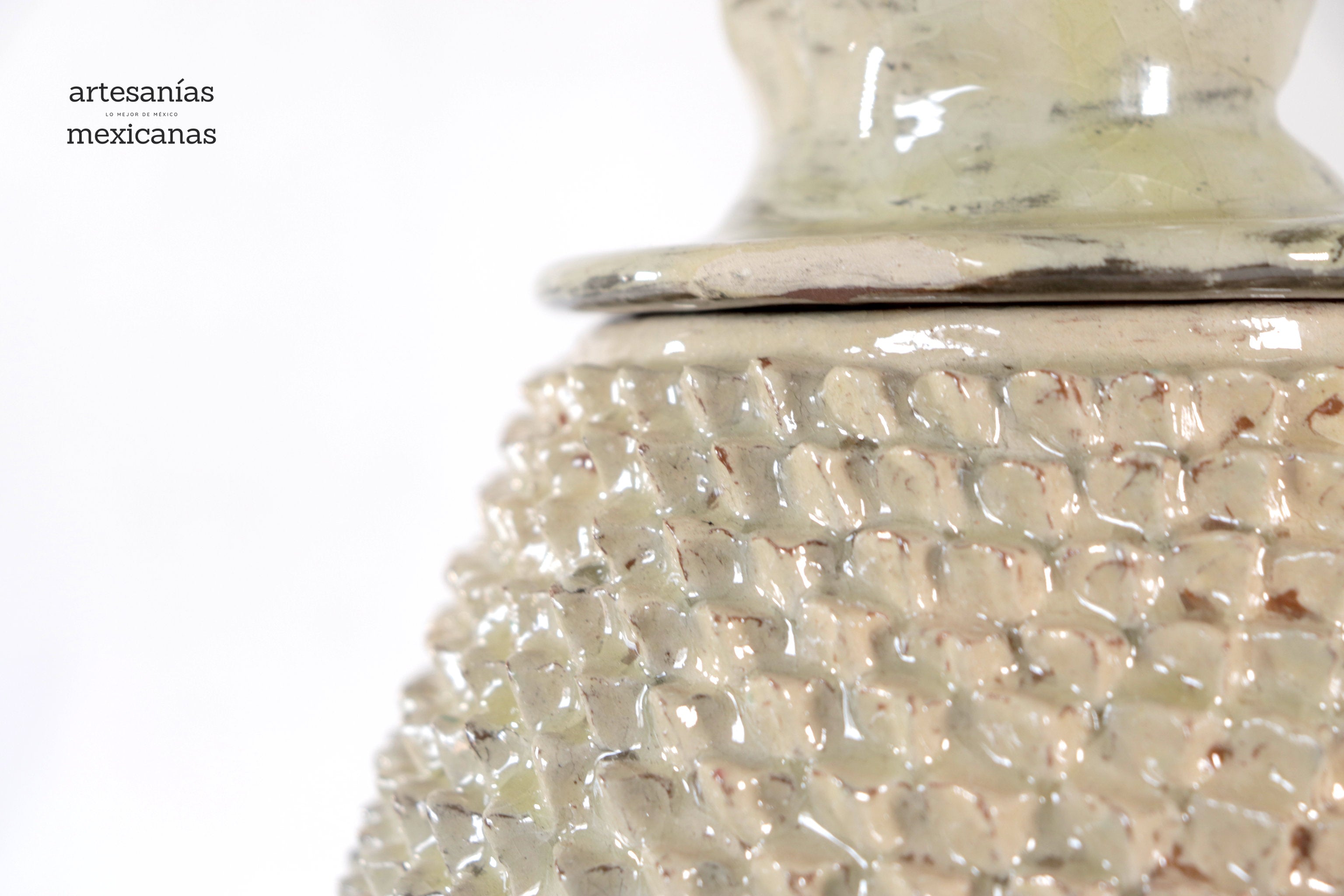 Beige Pineapple with Spikes with Wavy Lid - 20 in. - Made to Order Juan Gtz