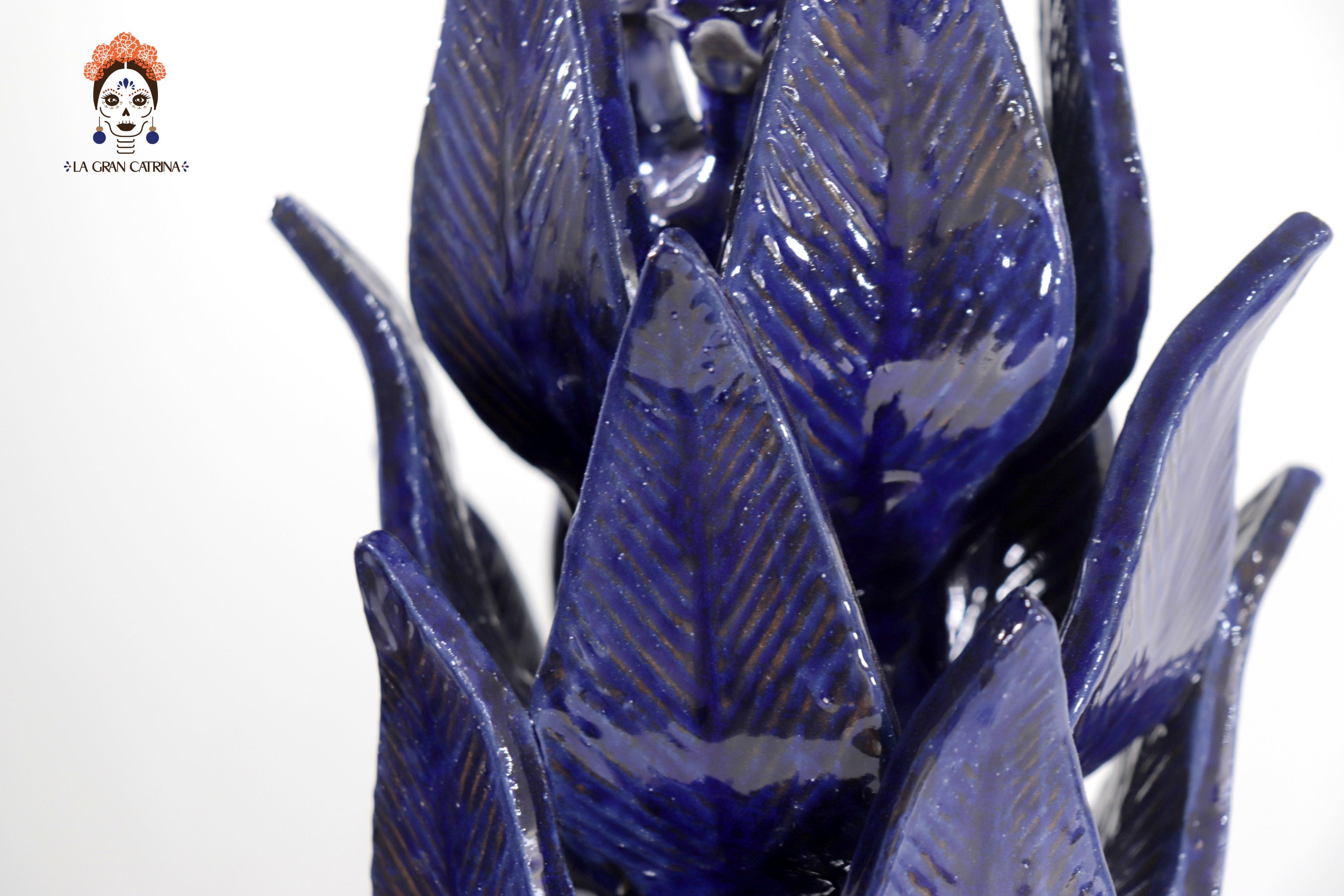 Blue Pineapple with Leaves of curved lid - 20 in. - Made to Order Juan Gtz
