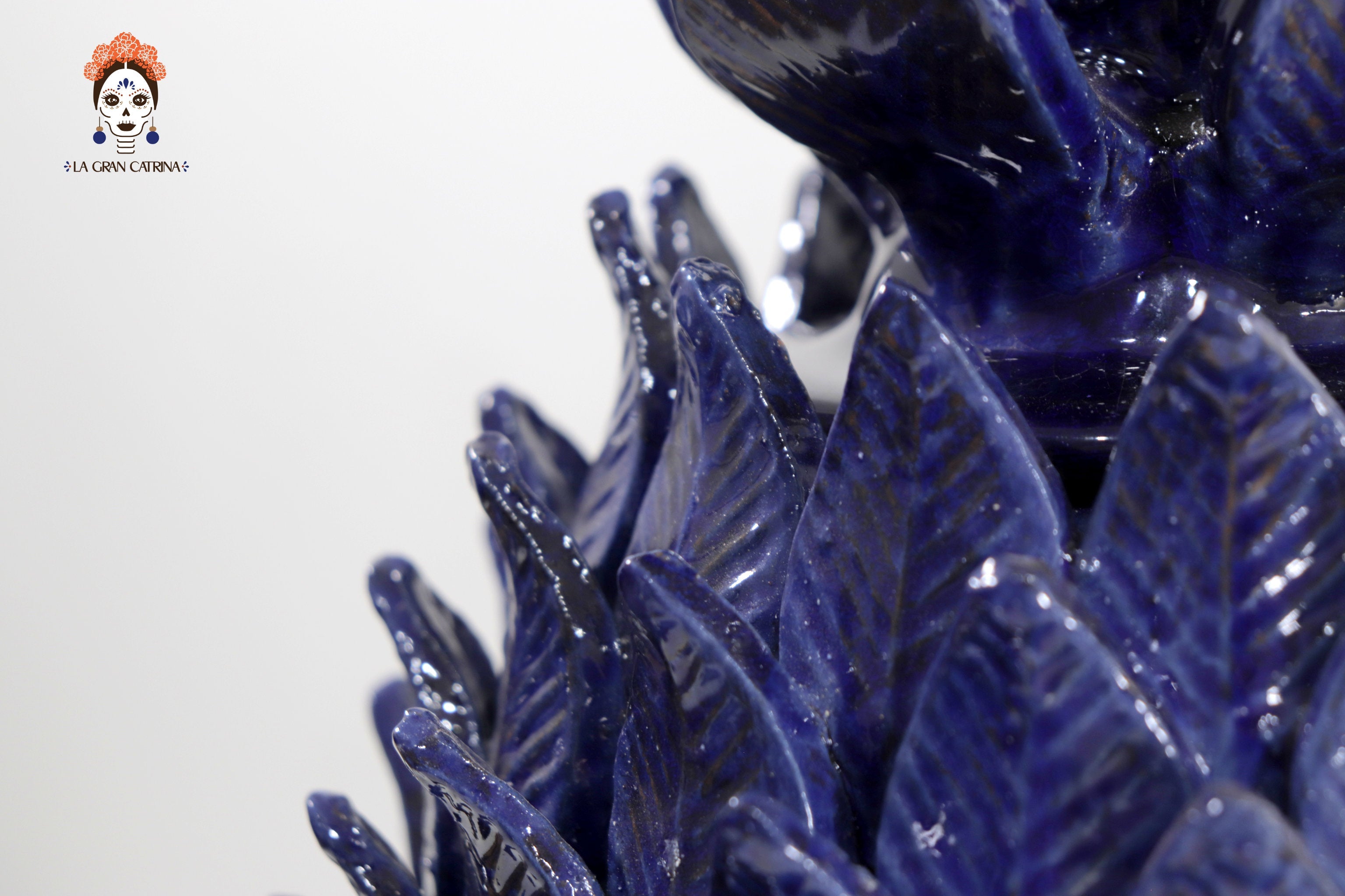 Blue Pineapple with Leaves of curved lid - 20 in. - Made to Order Juan Gtz