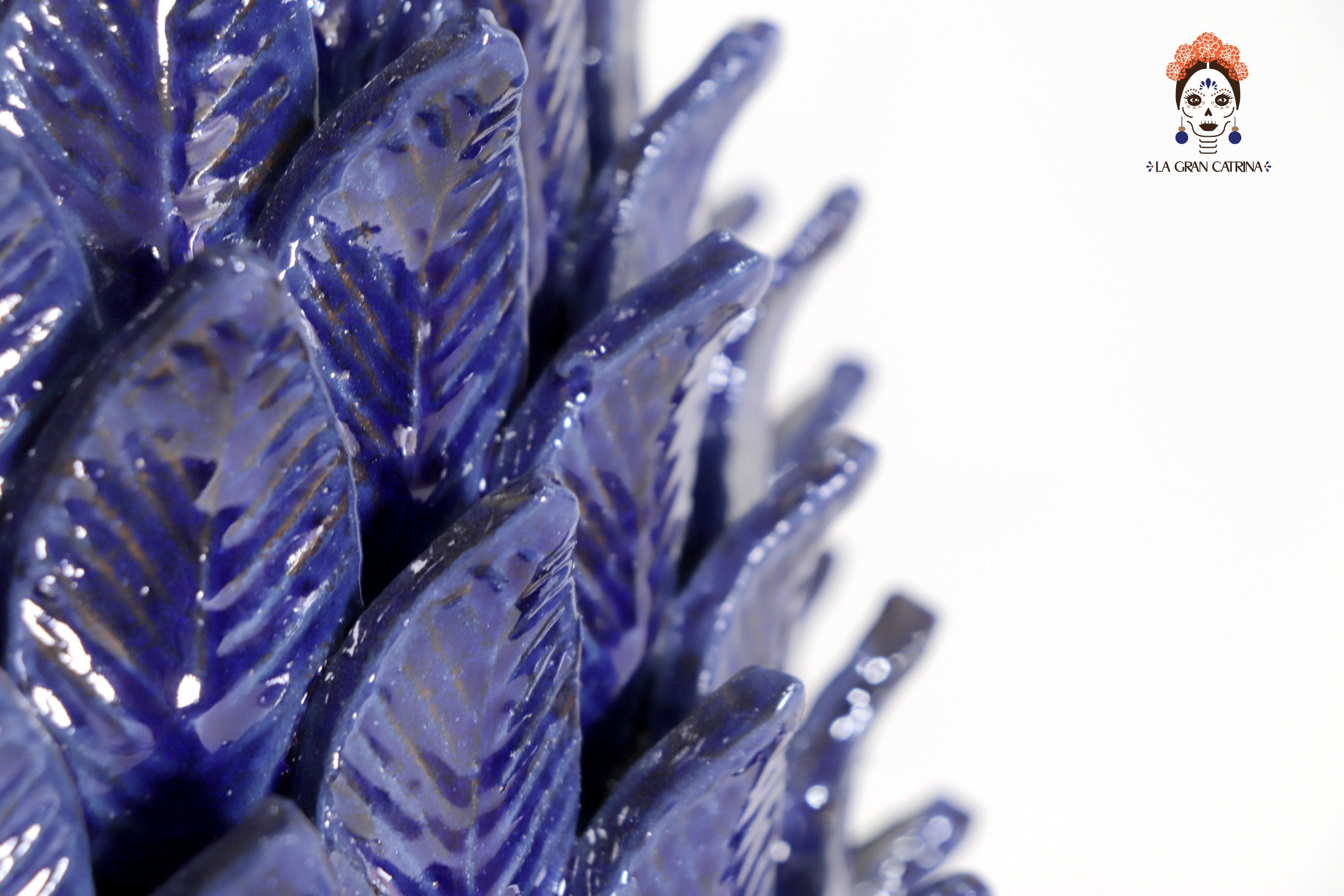 Blue Pineapple with Leaves of curved lid - 20 in. - Made to Order Juan Gtz