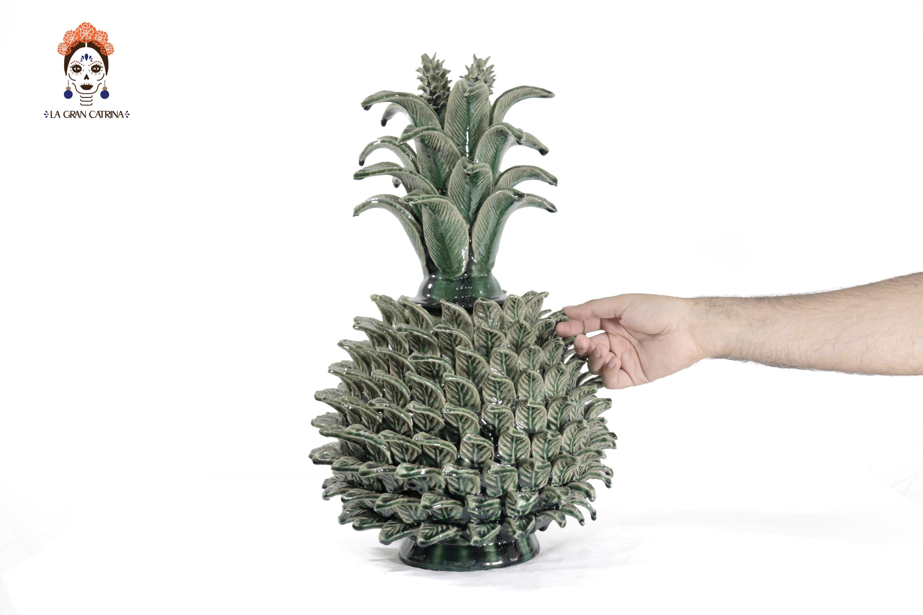 Green Pineapple with Leaves of curved lid - 20 in. Juan Gtz