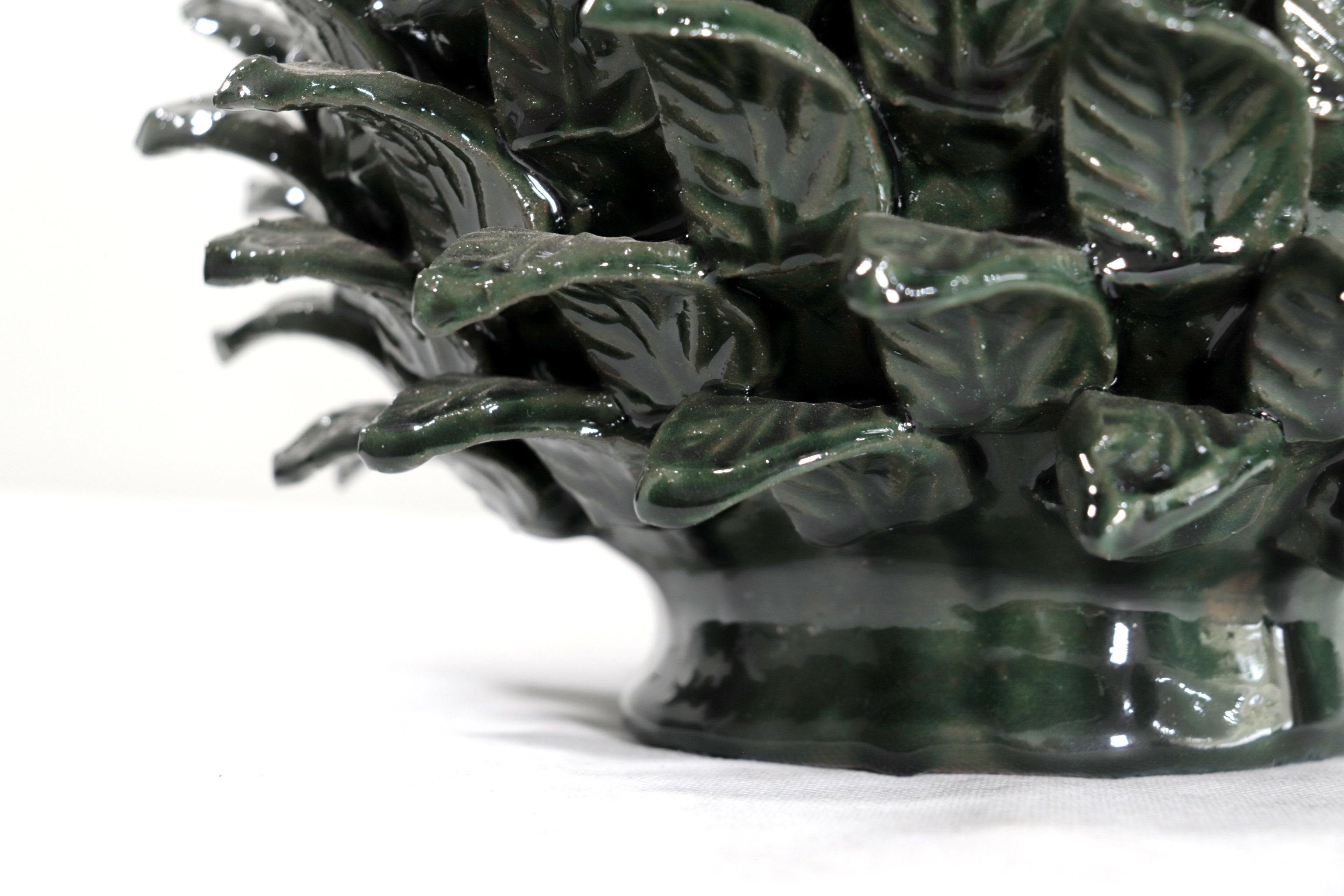 Dark Green Pineapple with Leaves of curved lid - 20 in. Juan Gtz
