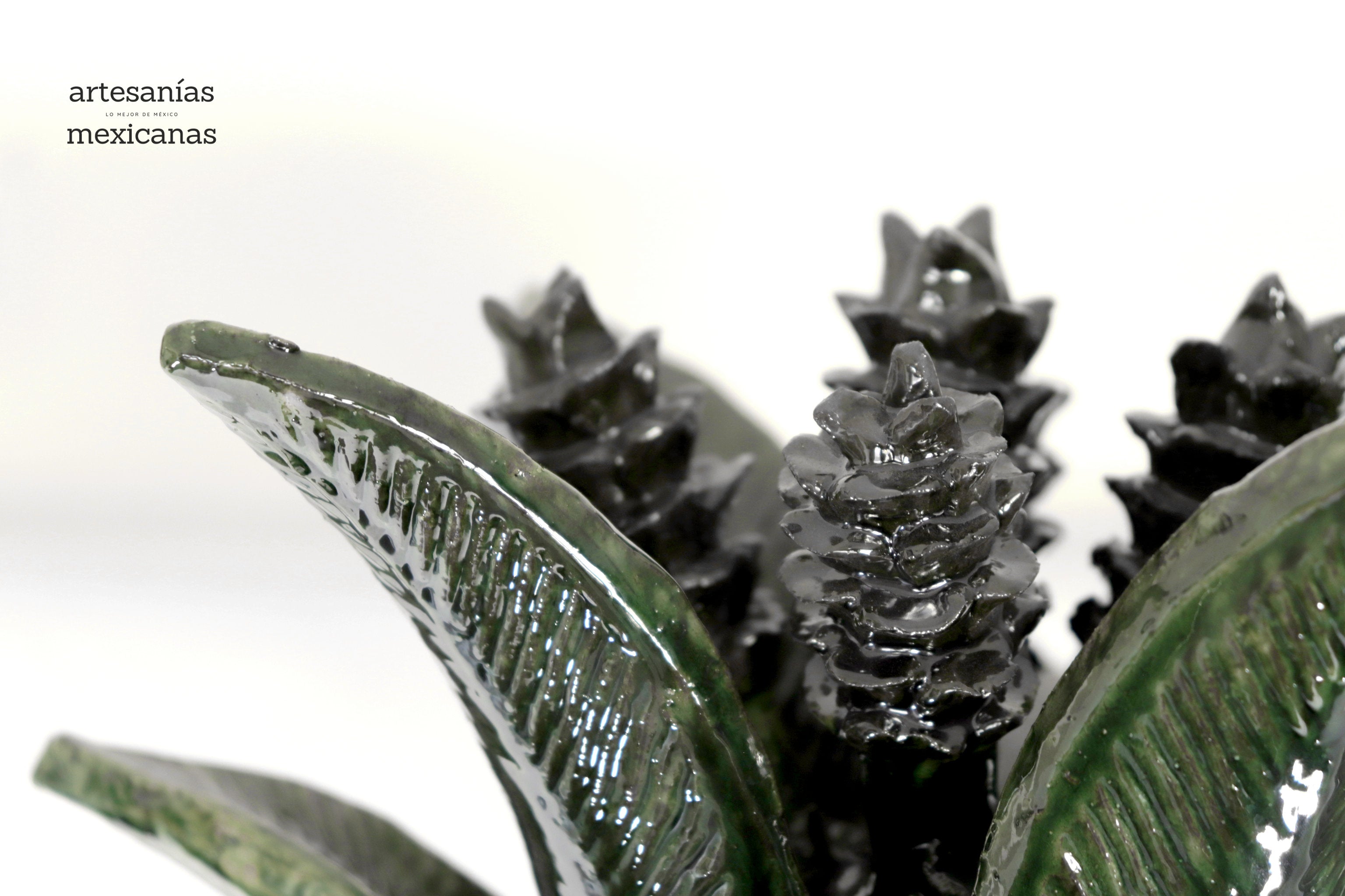 Green Pineapple with Flowers - 35 in. Juan Gtz