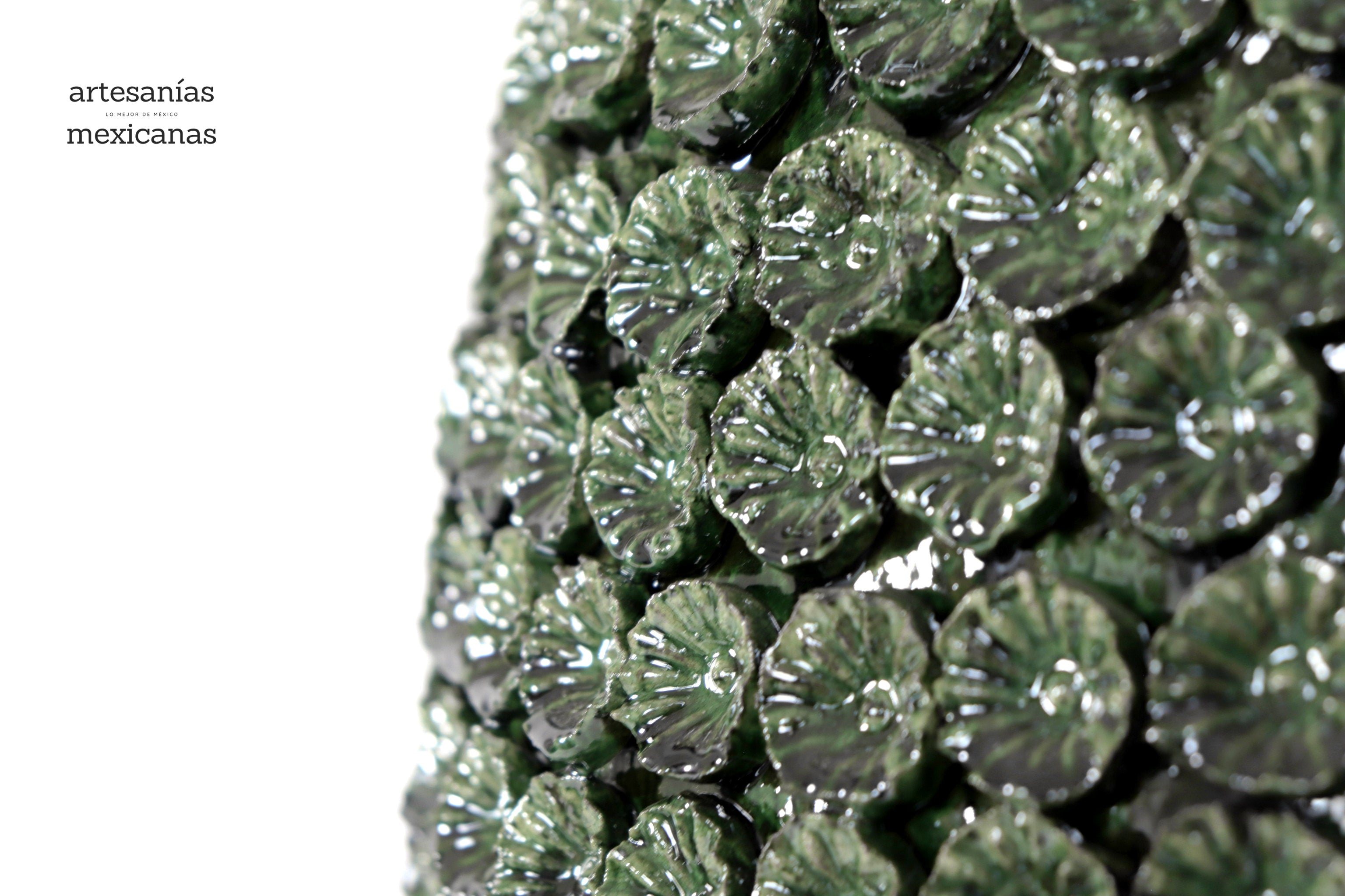 Green Pineapple with Flowers - 35 in. Juan Gtz