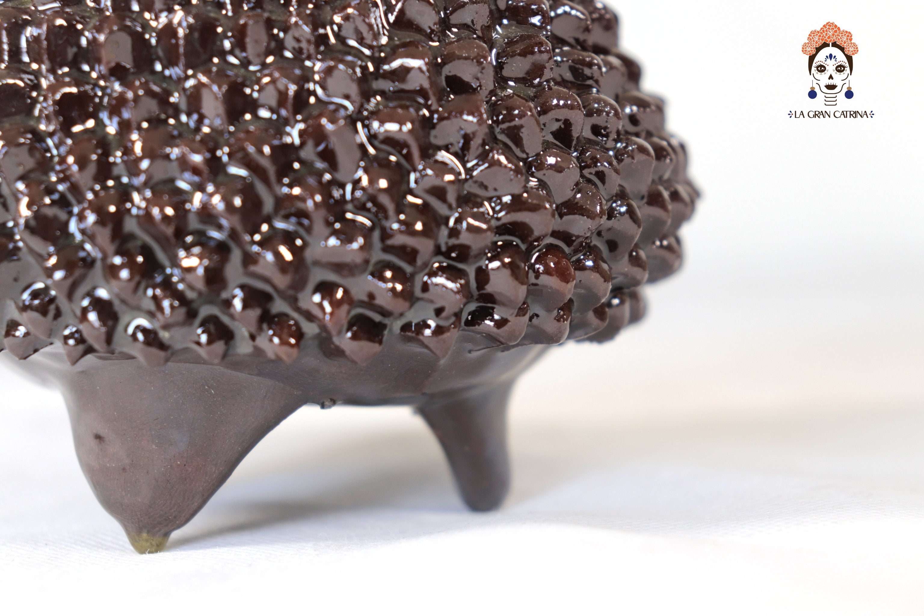 Brown Pineapple of dotted glazed clay - 7.7 in. Juan Gtz