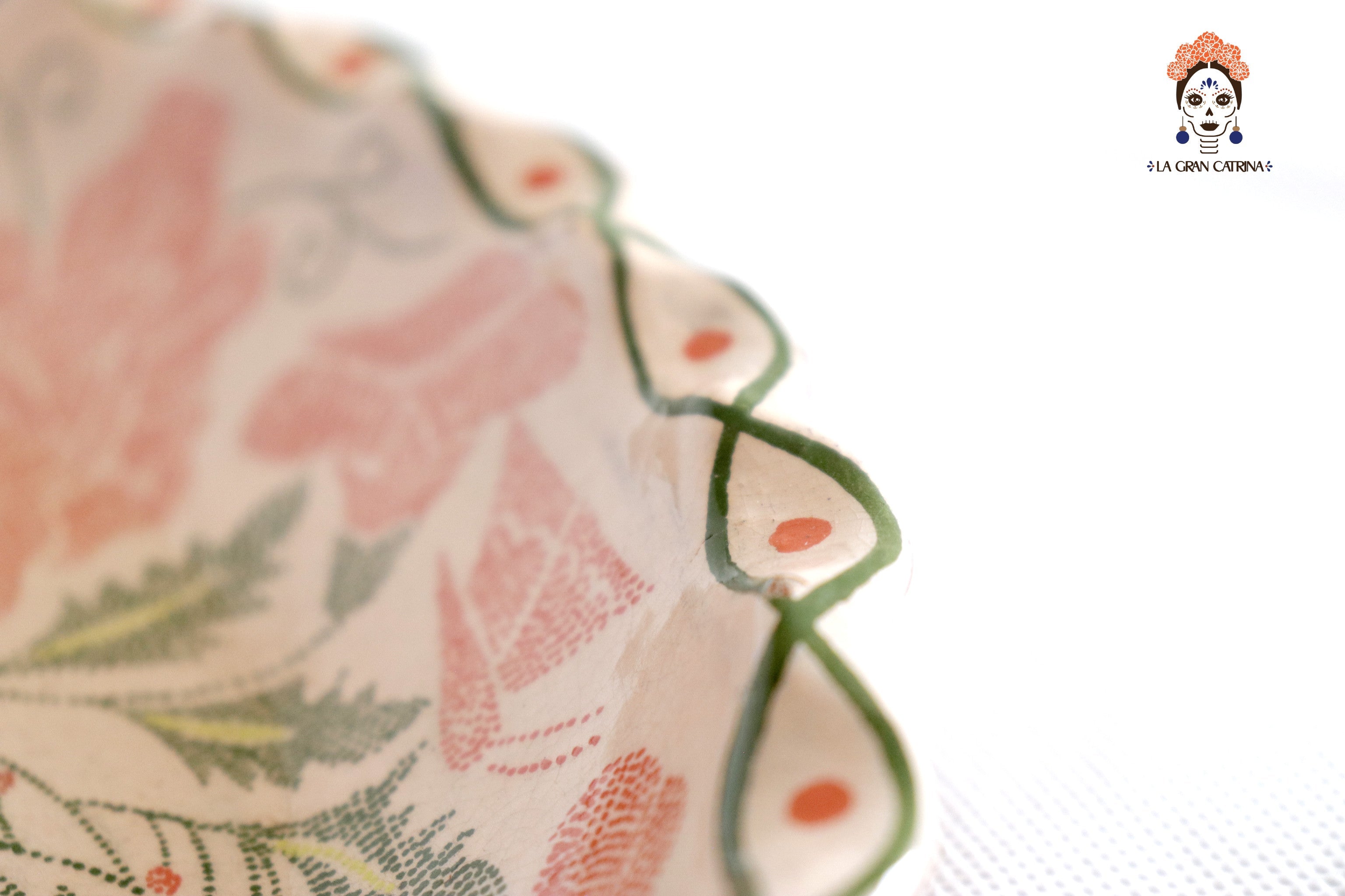 Plato hand-painted - Roses - 8.9 in. Punteado Capula