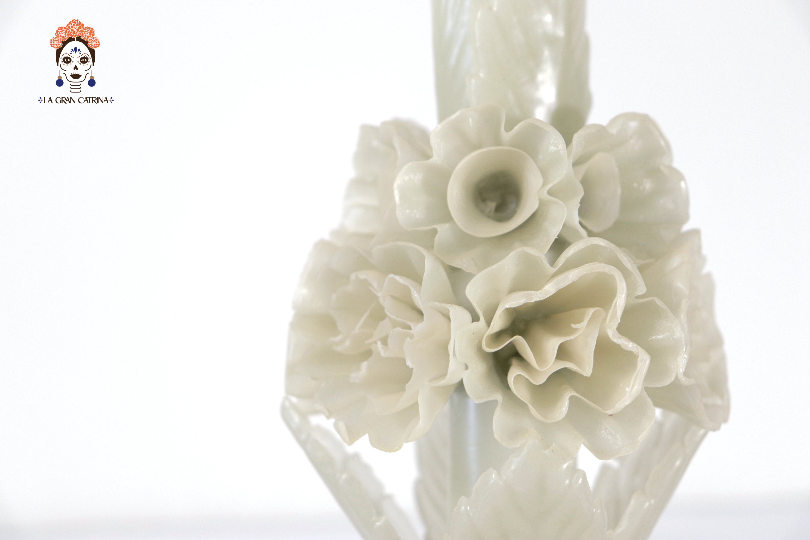 Sculpted Candle - Decorative Flowers White - 11 in. Viviana