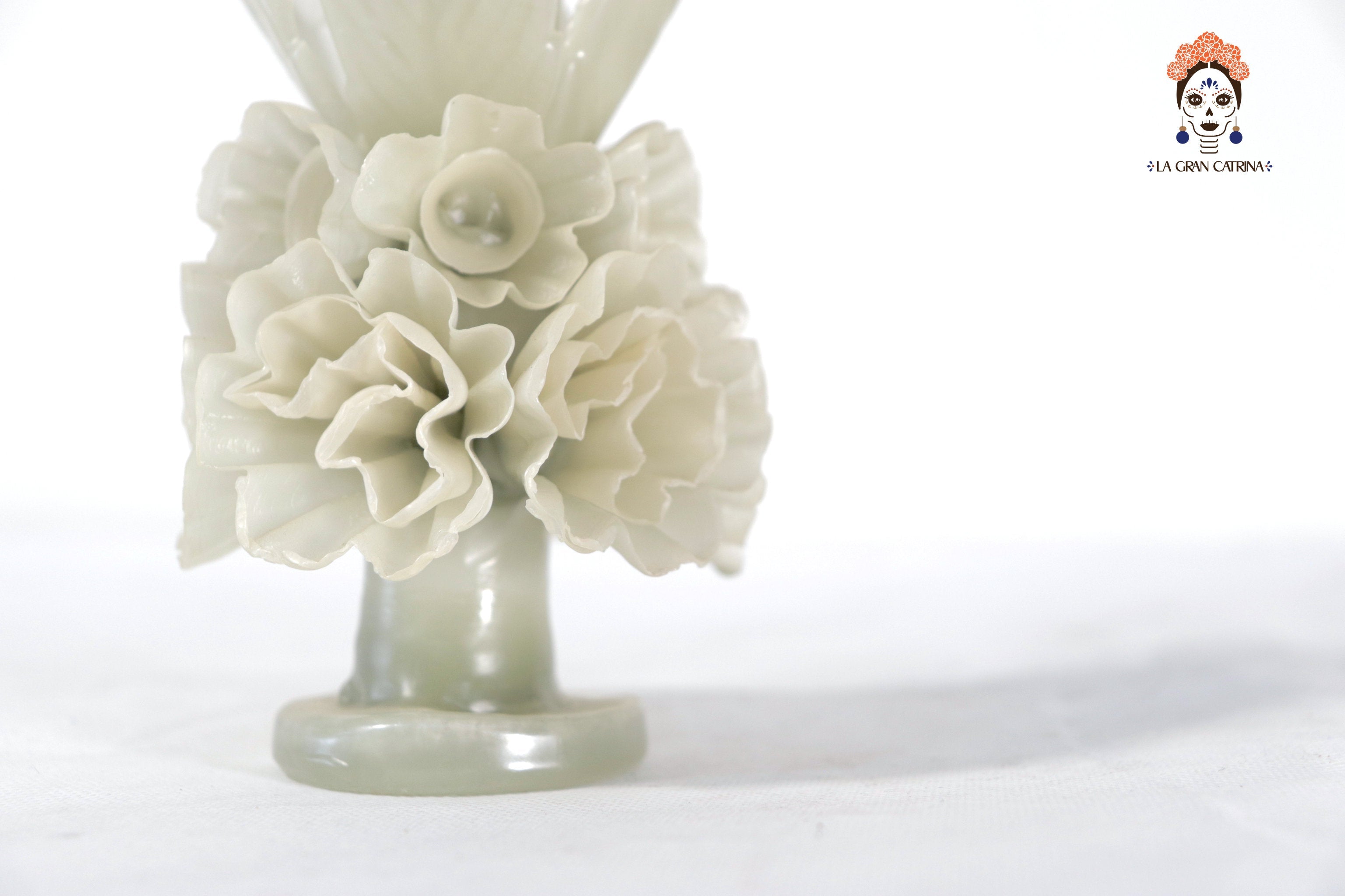 Sculpted Candle - Decorative Flowers White - 11 in. Viviana