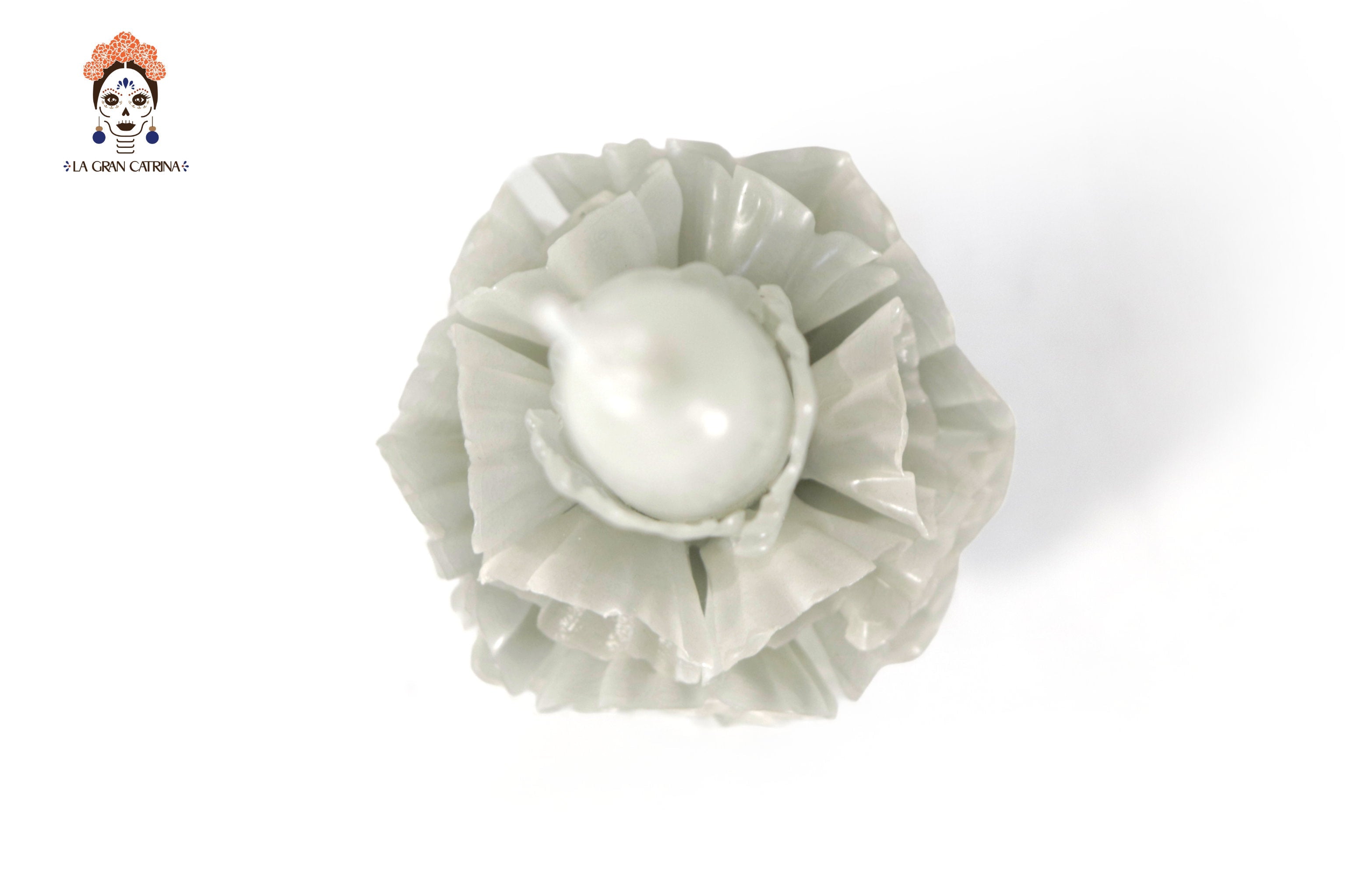 Sculpted Candle - Decorative Flowers White Olive - 11 in. Viviana