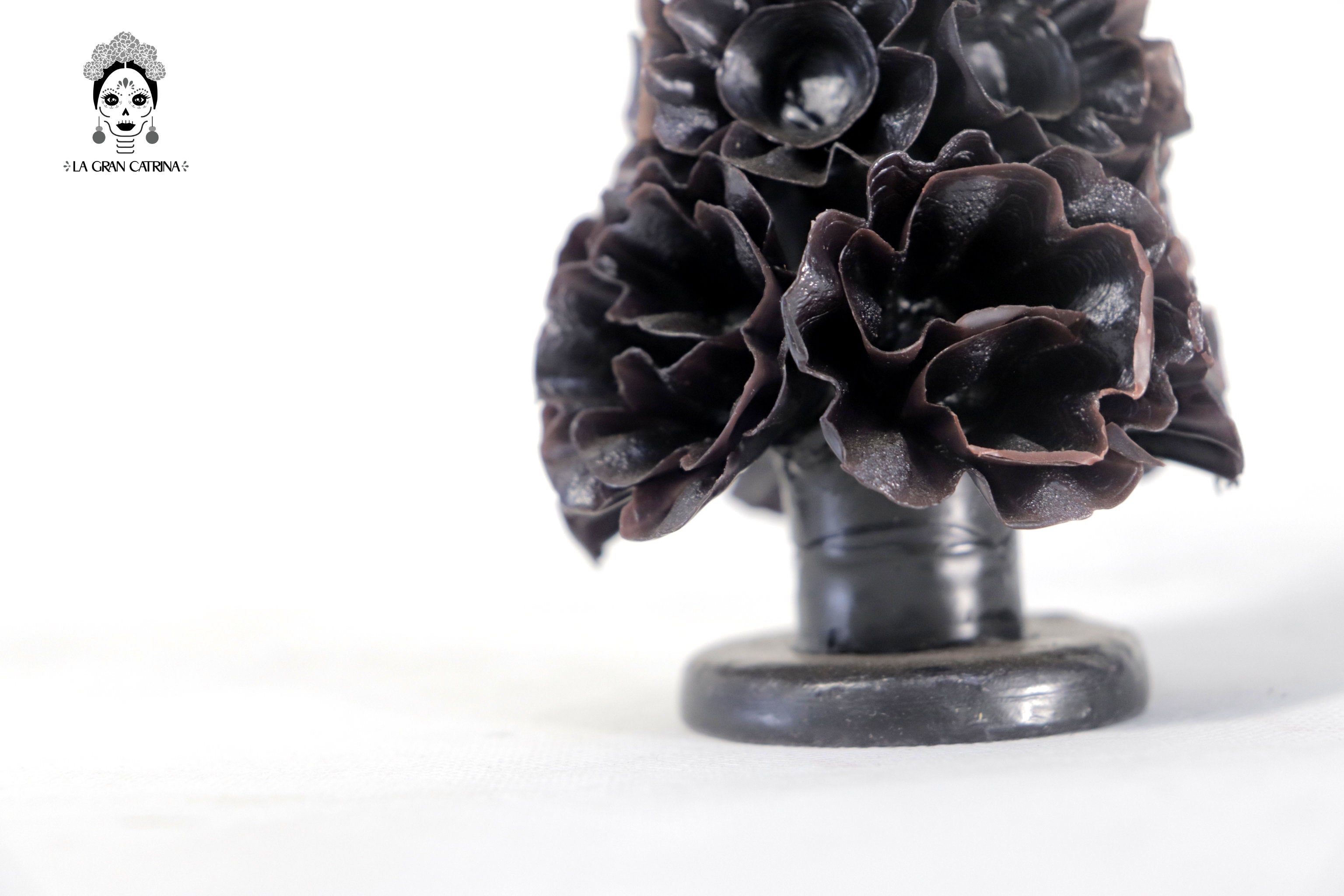 Sculpted Candle - Decorative Flowers Black - 11 in. Viviana