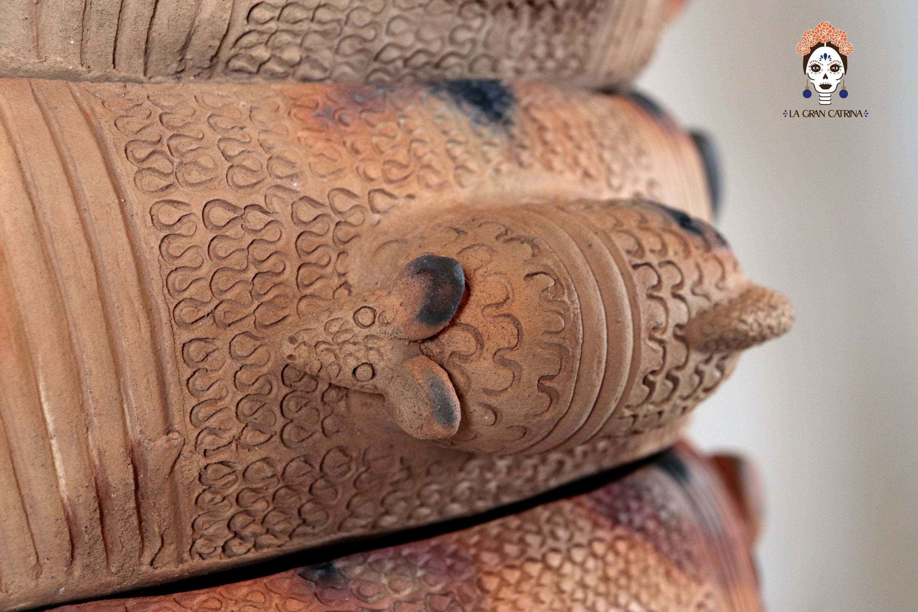 Tower of Armadillos of Natural Clay - 20.8 in. Zipiajo