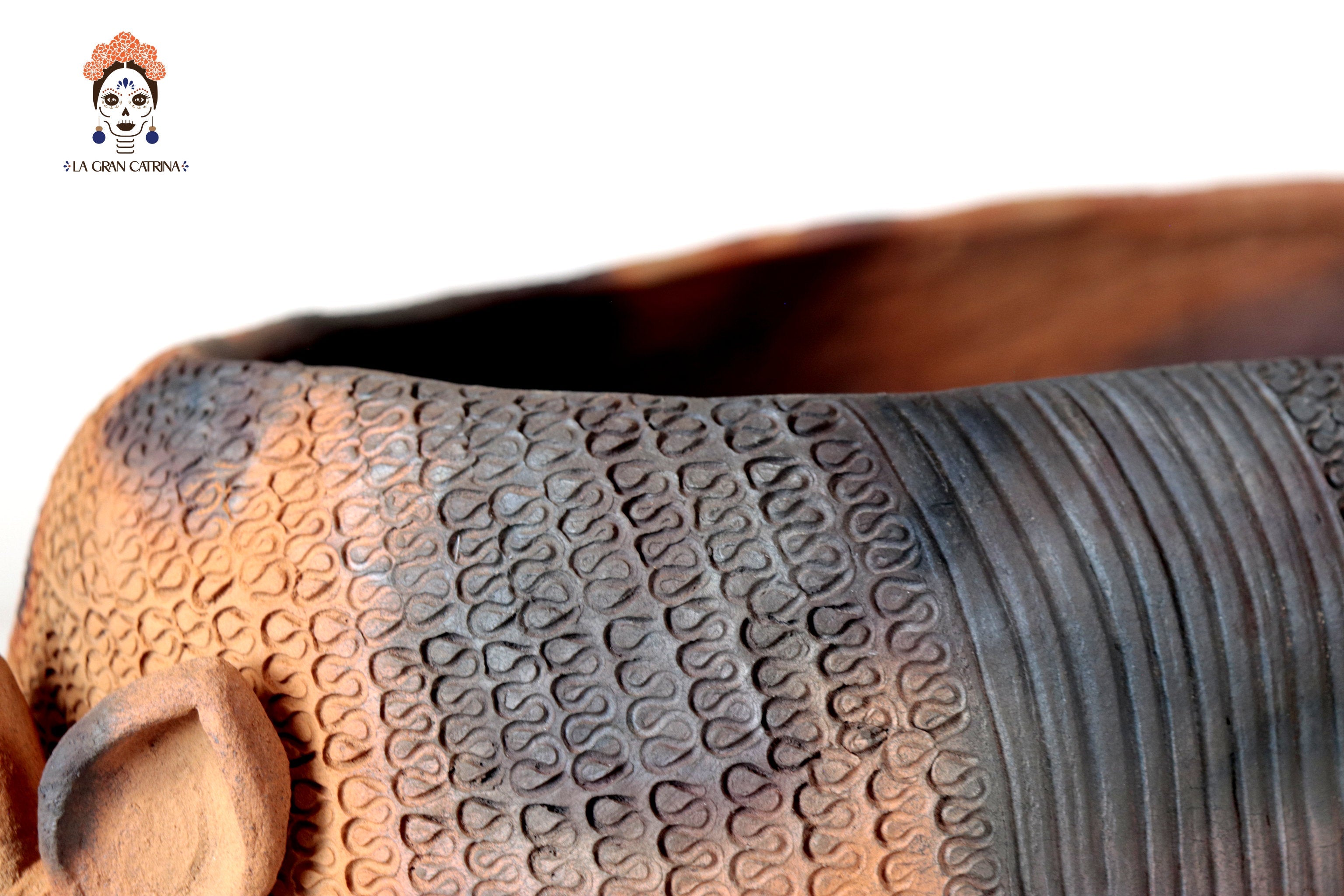 Armadillo of Natural Clay - 24.8 in. Zipiajo