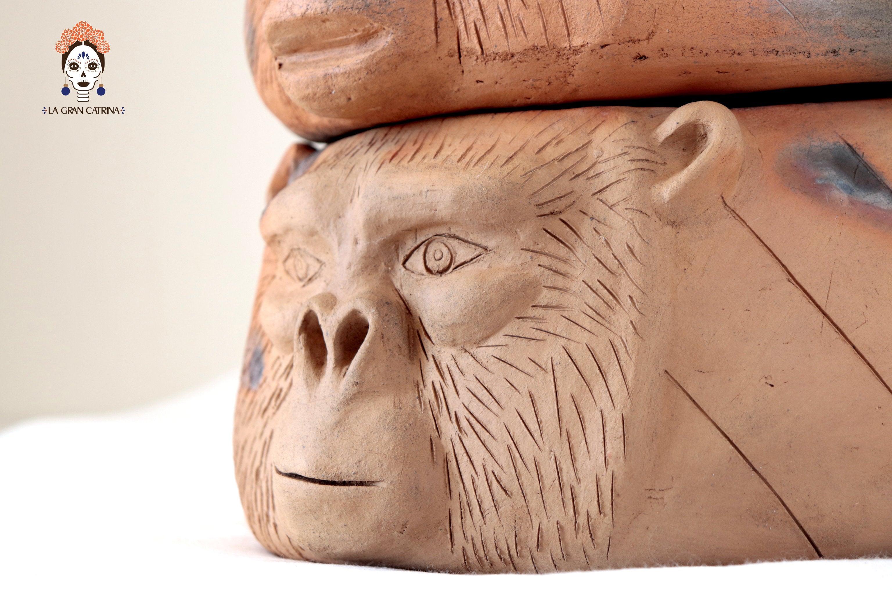Tower of Gorillas of Natural Clay - 31.4 in. Zipiajo