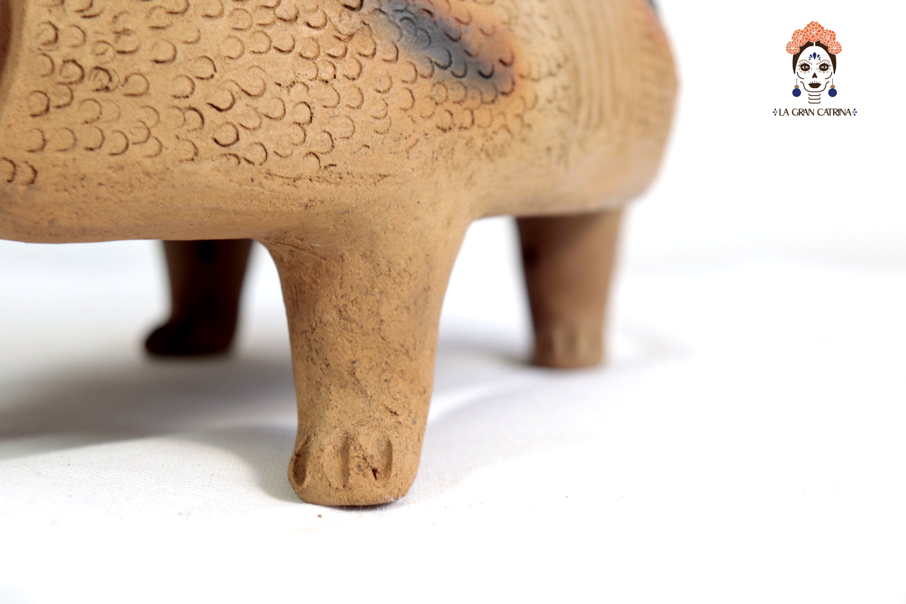 Armadillo with Young of Natural Clay - 11 in. Zipiajo