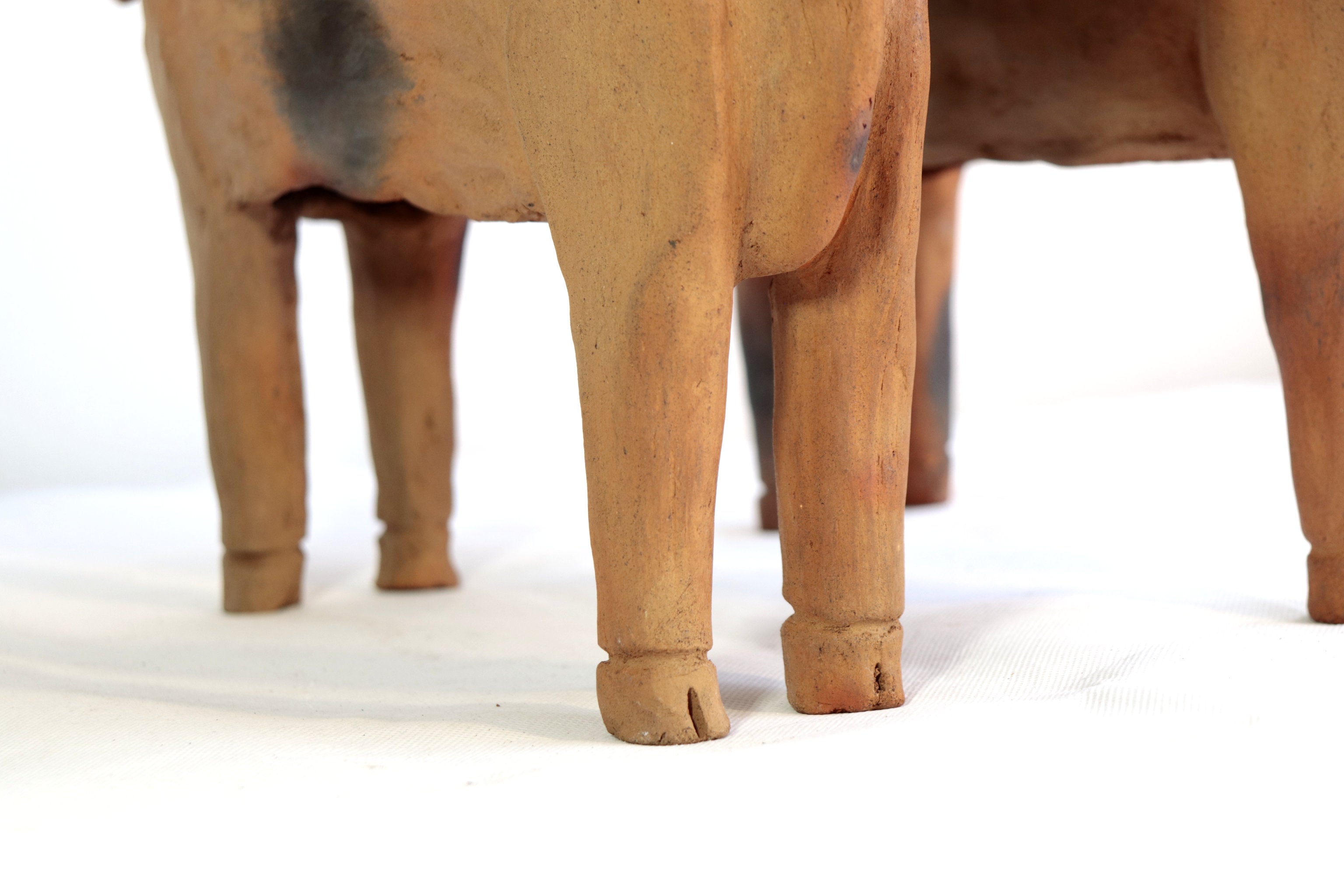 Tower of Bulls of Natural Clay - 37 in. Zipiajo