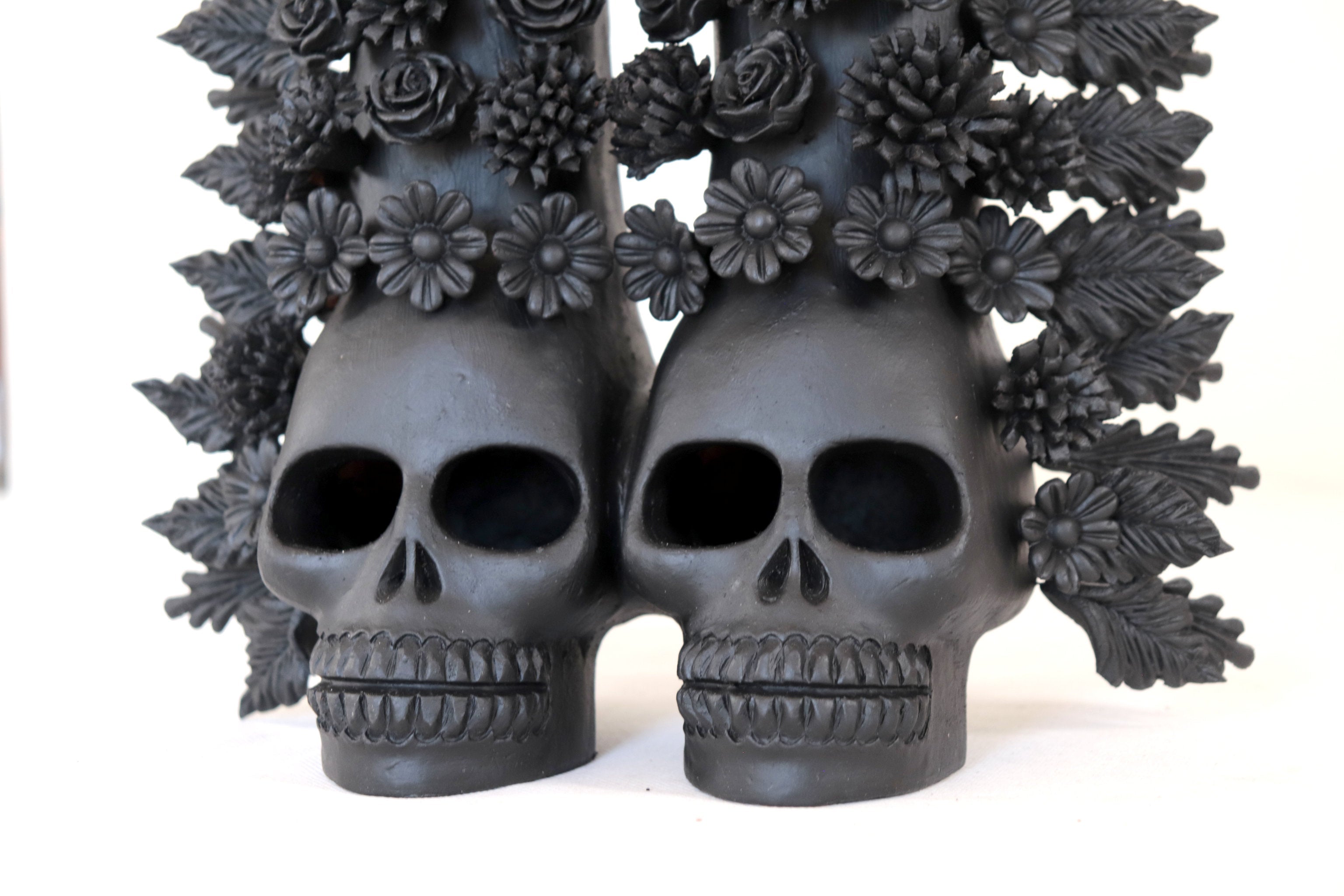 Arch black of skulls and flowers - 16.5 in. Misael Jacobo