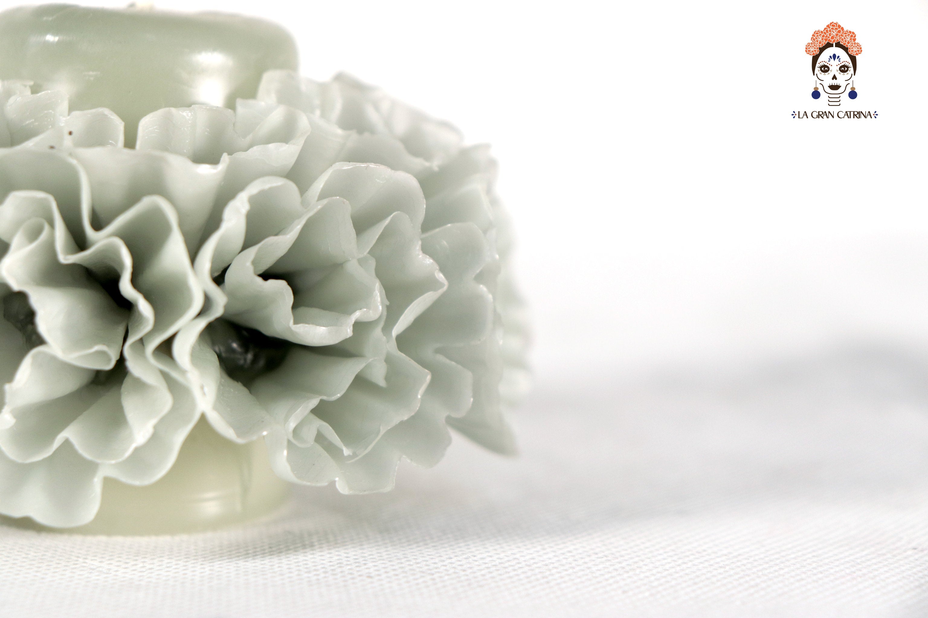 Sculpted Candle - Petals Green Small - 3.9 in. Viviana