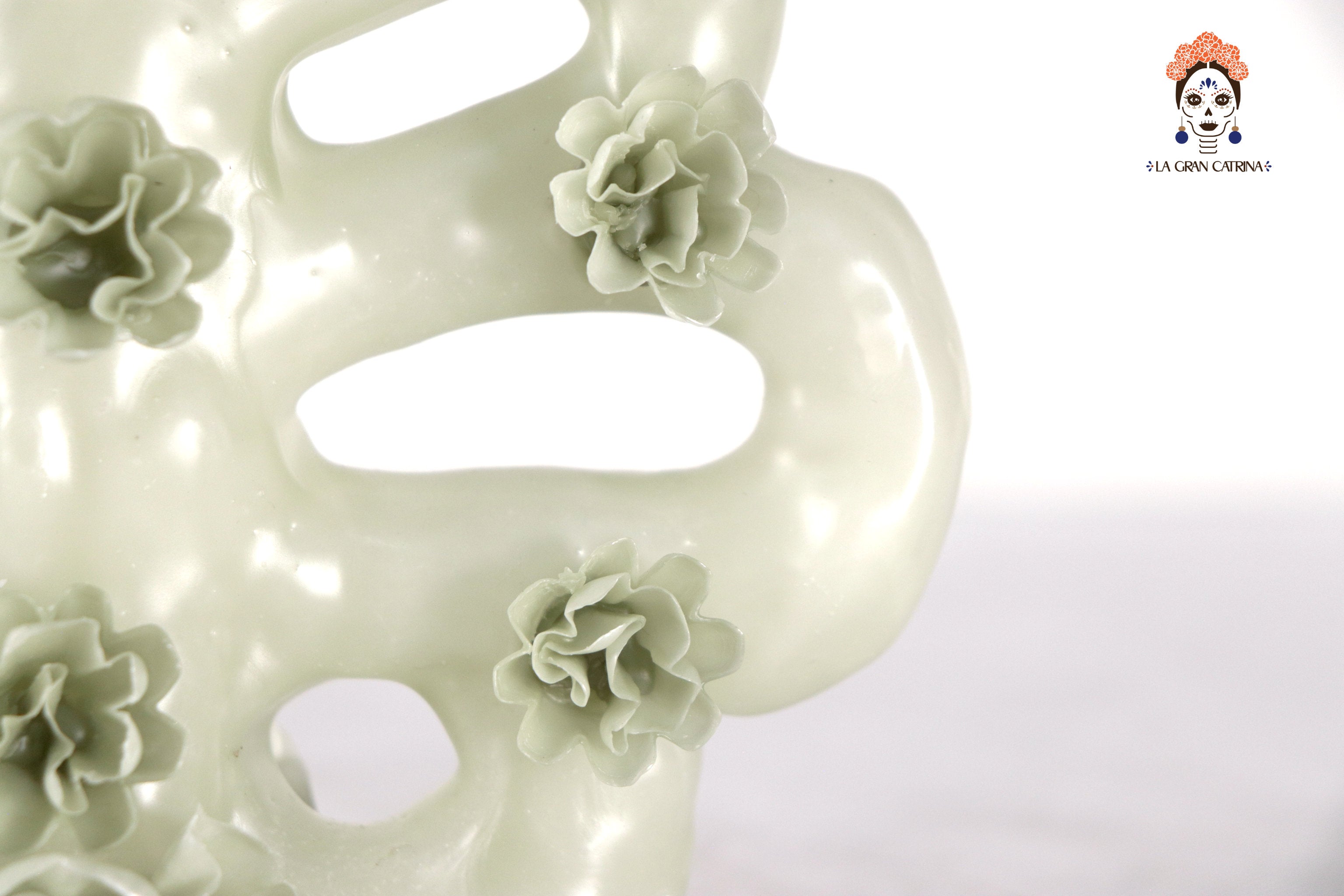 Sculpted Candle - Tree Life Green - 7 in. Viviana
