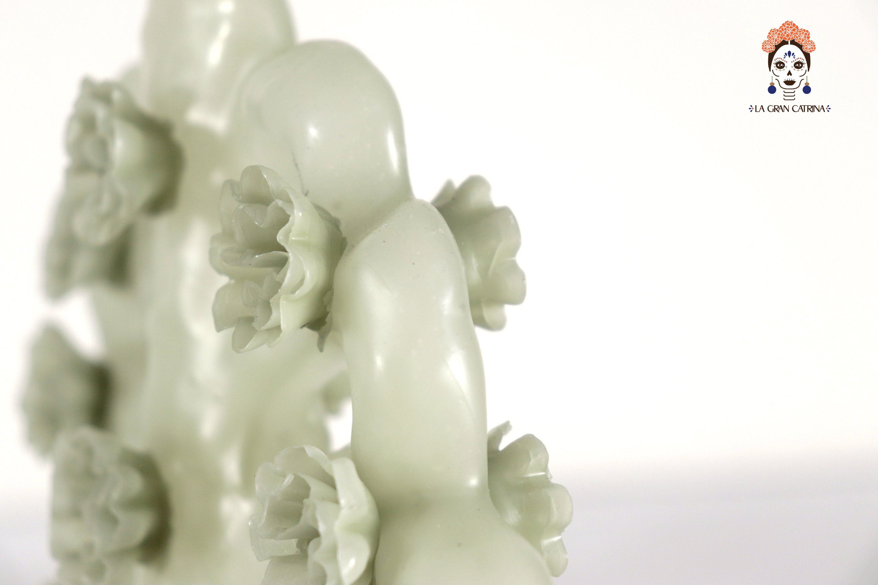 Sculpted Candle - Tree Life Green - 7 in. Viviana