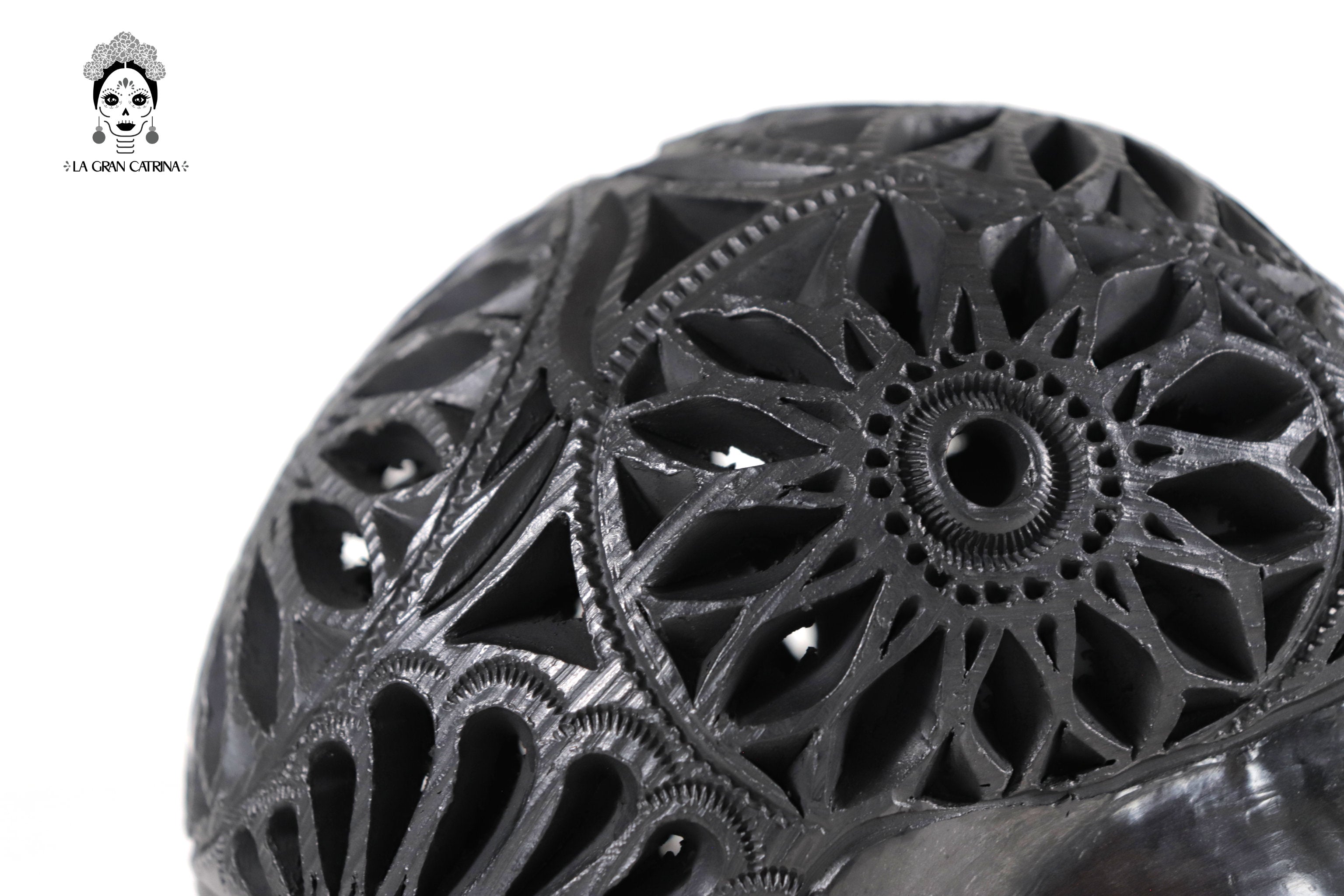 Black Clay Skull 7.1 in. Tere Oax