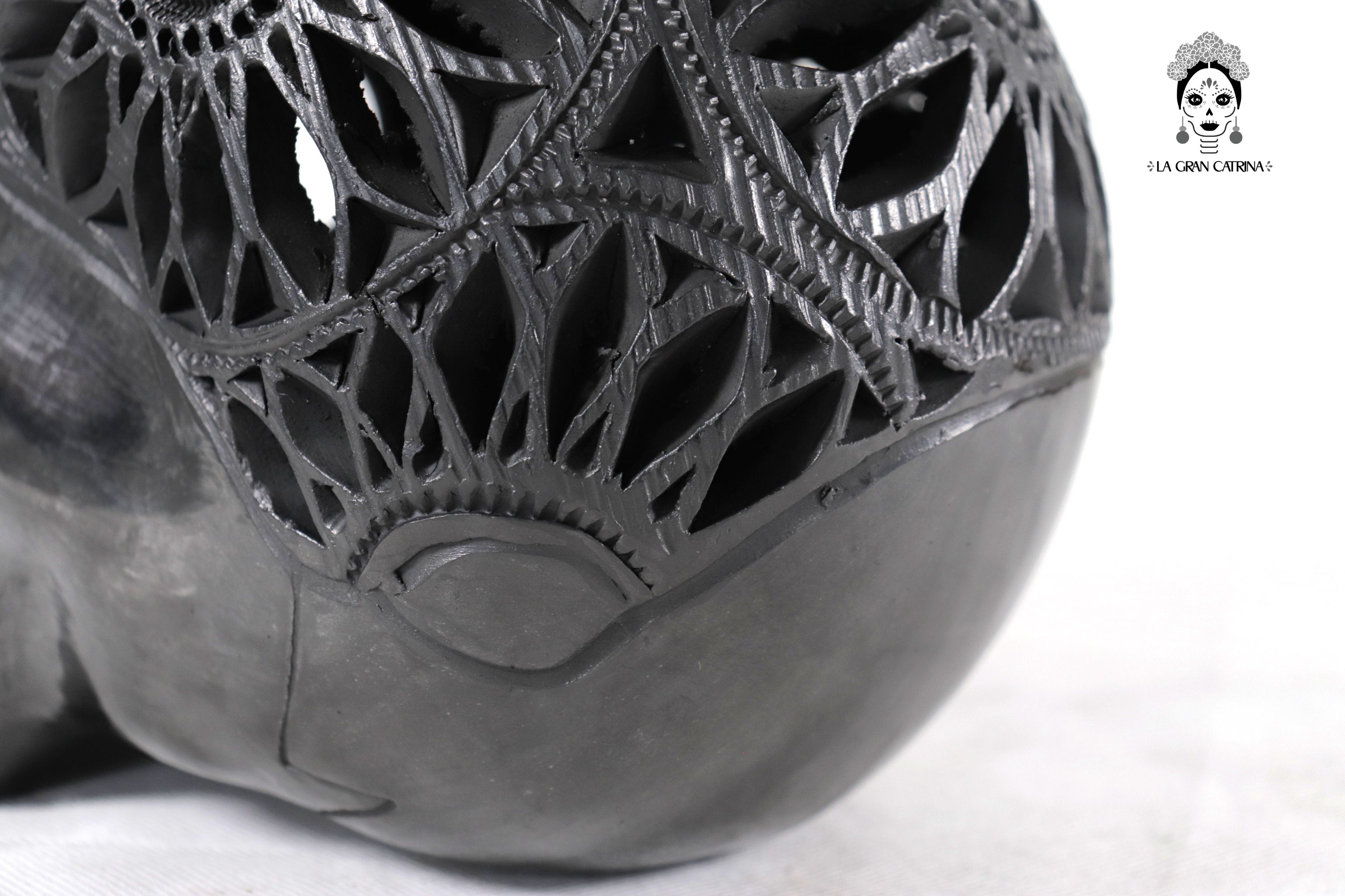 Black Clay Skull 7.1 in. Tere Oax