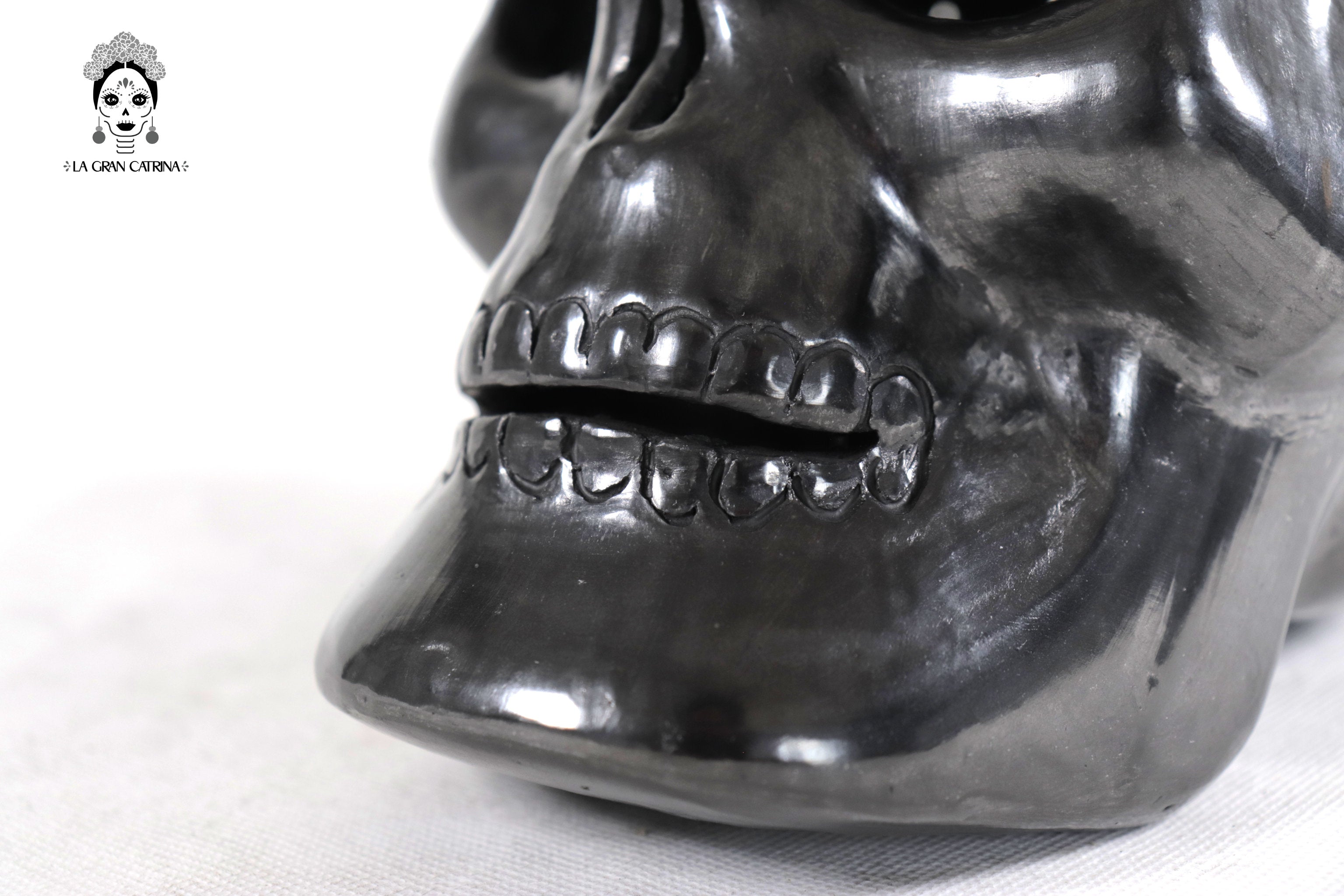 Black Clay Skull 7.1 in. Tere Oax