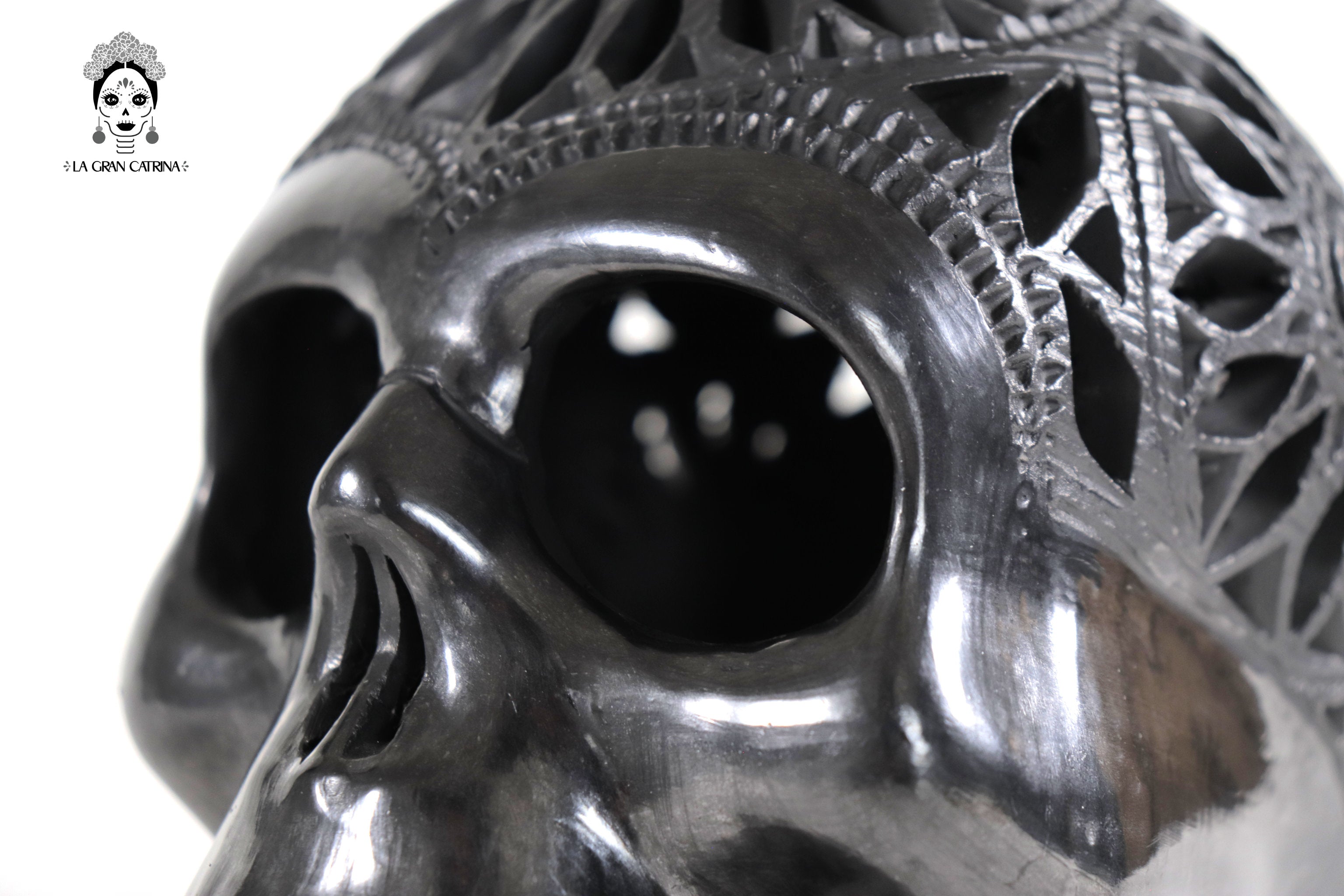 Black Clay Skull 7.1 in. Tere Oax