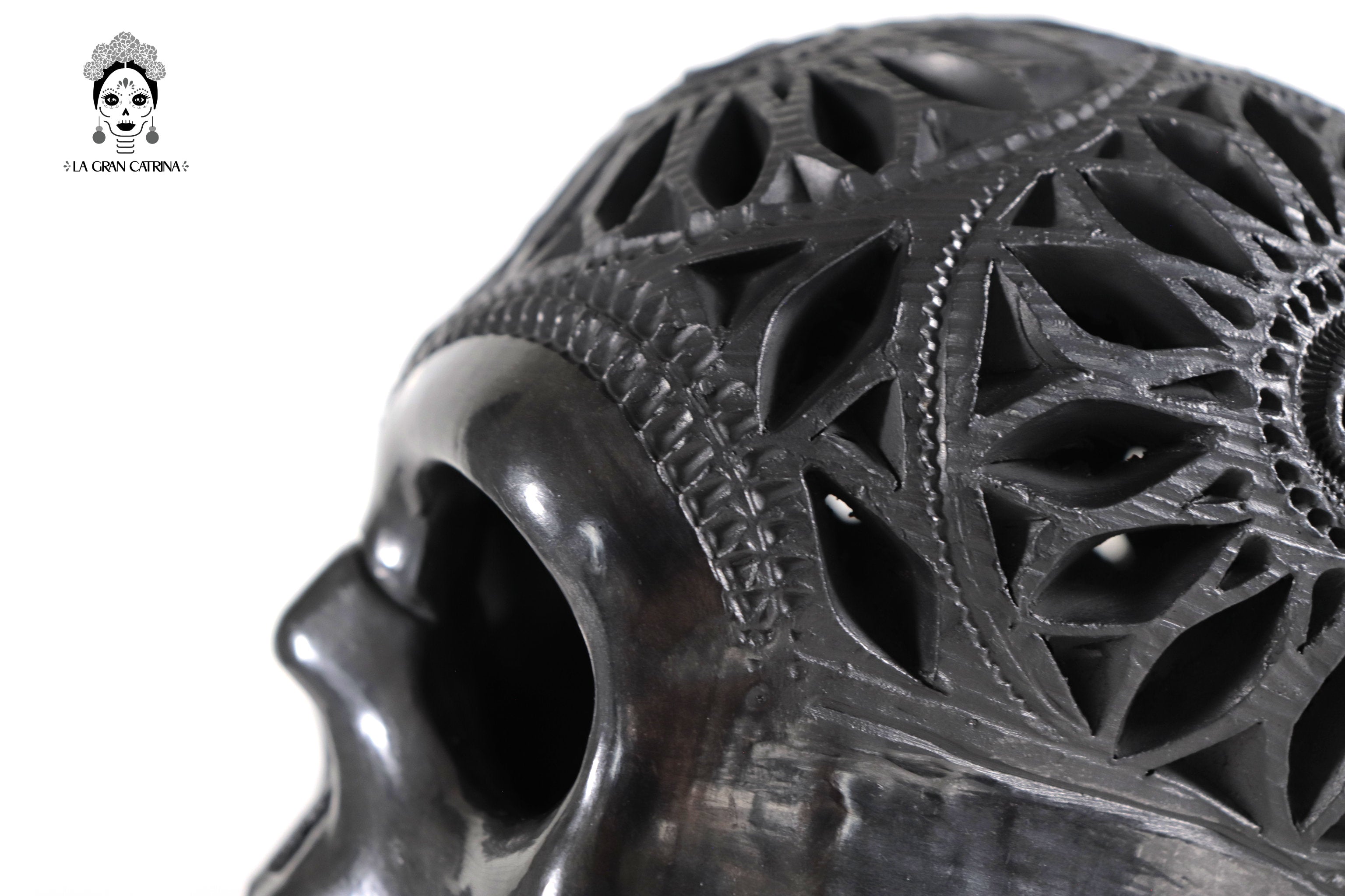 Black Clay Skull 7.1 in. Tere Oax