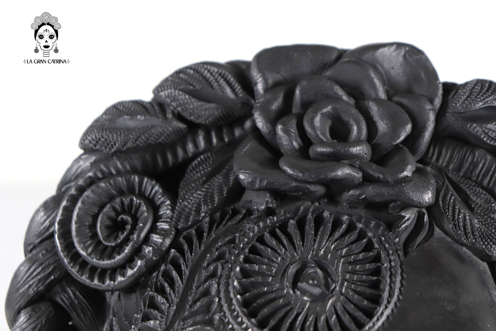 Black Clay Skull with Flowers 7.9 in. Tere Oax