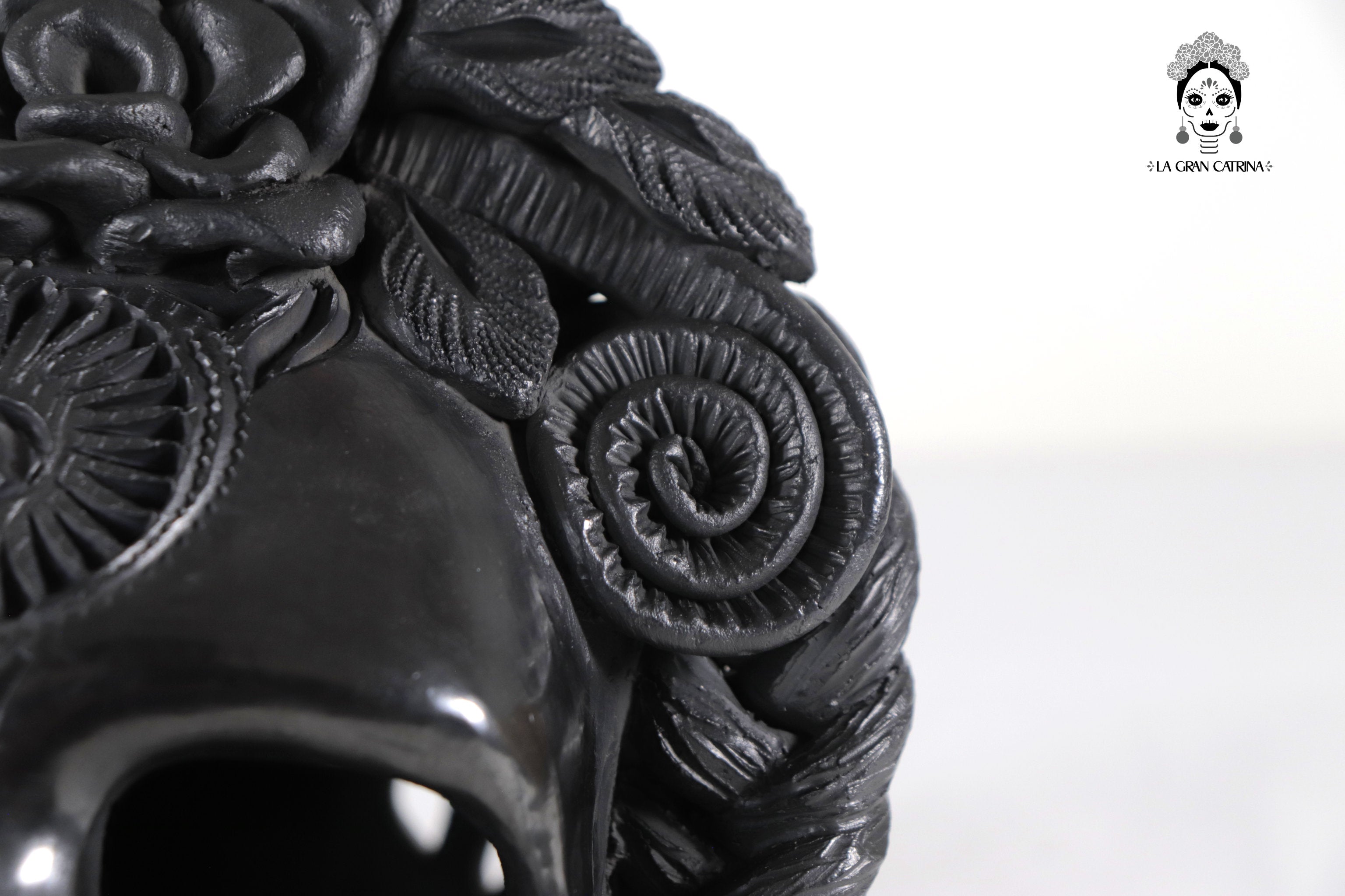 Black Clay Skull with Flowers 7.9 in. Tere Oax