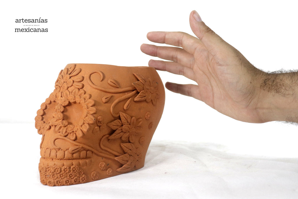 Planter Skull Natural Clay with Flowers Relieve - 6.2 in. Brenda Capula