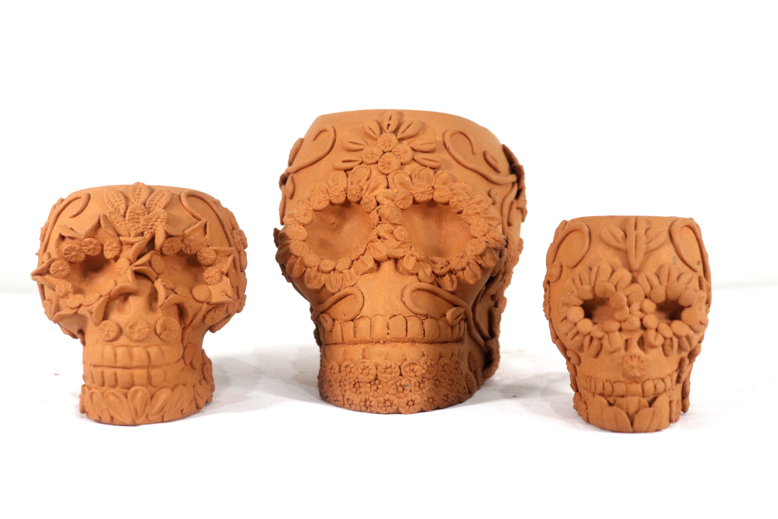 Planter Skull Natural Clay with Flowers Relieve - 3.9 in. Brenda Capula