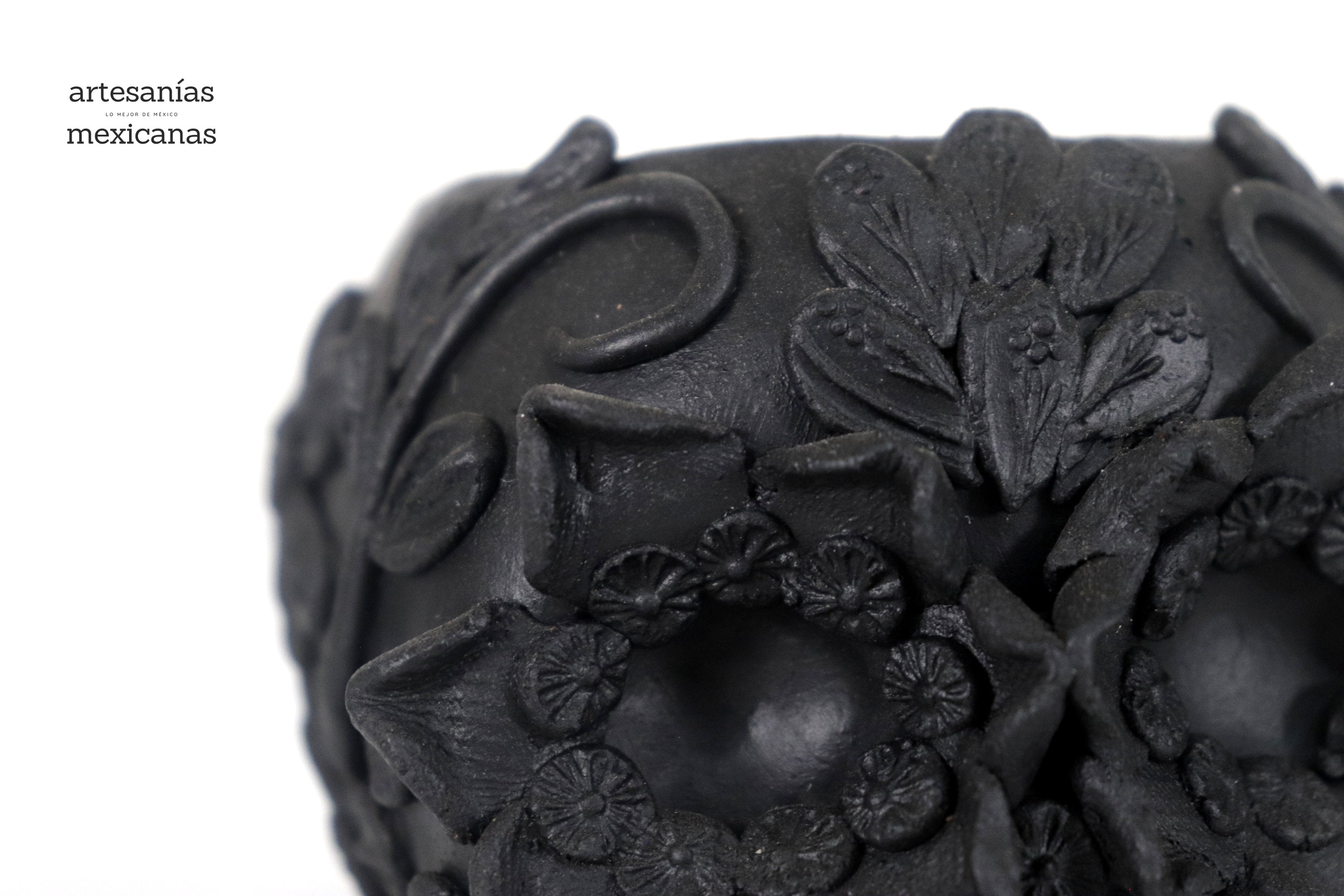 Planter Skull Black Clay with Flowers Relieve - 3.9 in. Brenda Capula