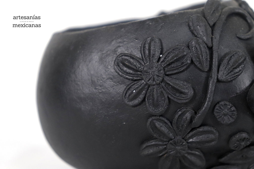 Planter Skull Black Clay with Flowers Relieve - 3.9 in. Brenda Capula