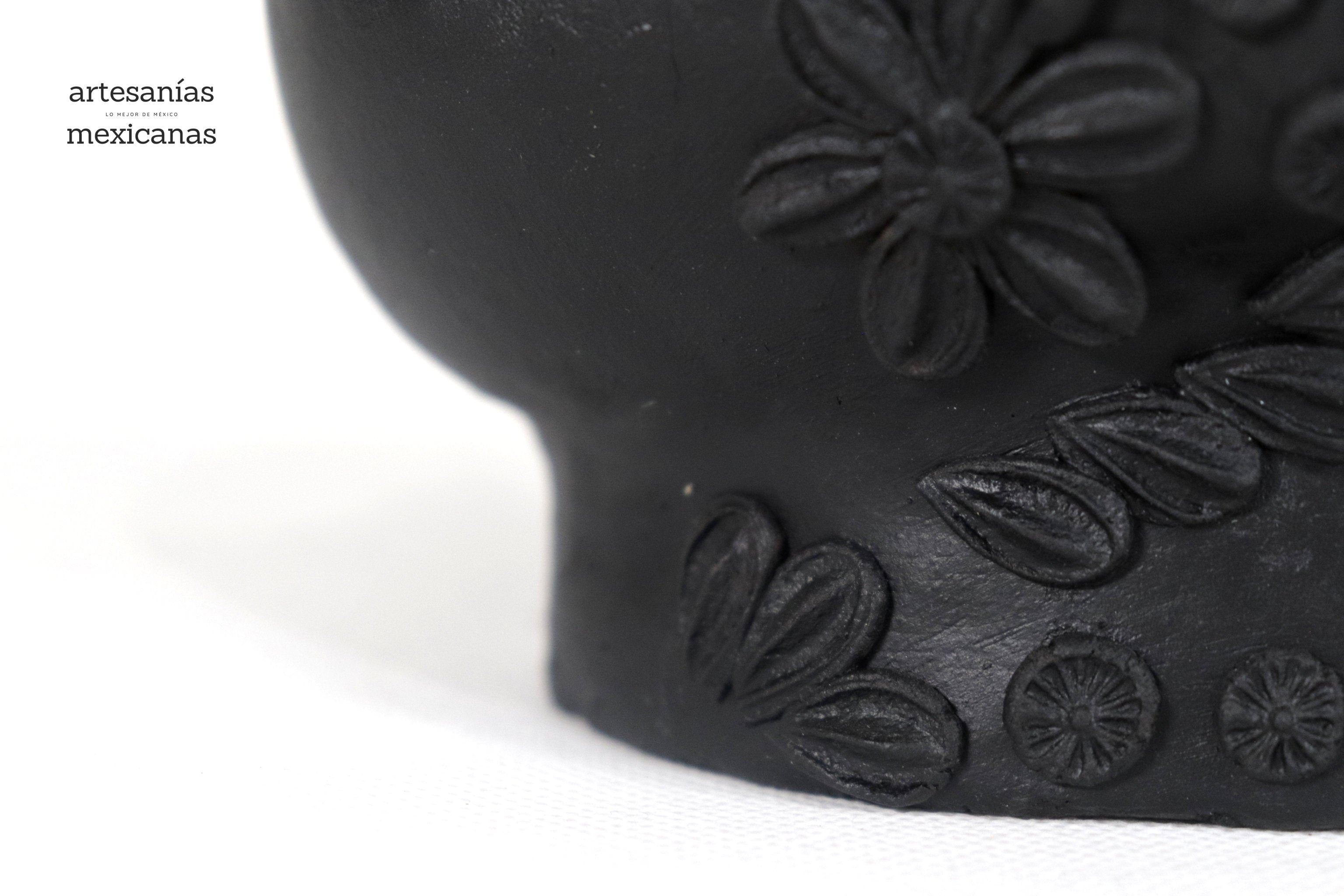 Planter Skull Black Clay with Flowers Relieve - 3.9 in. Brenda Capula