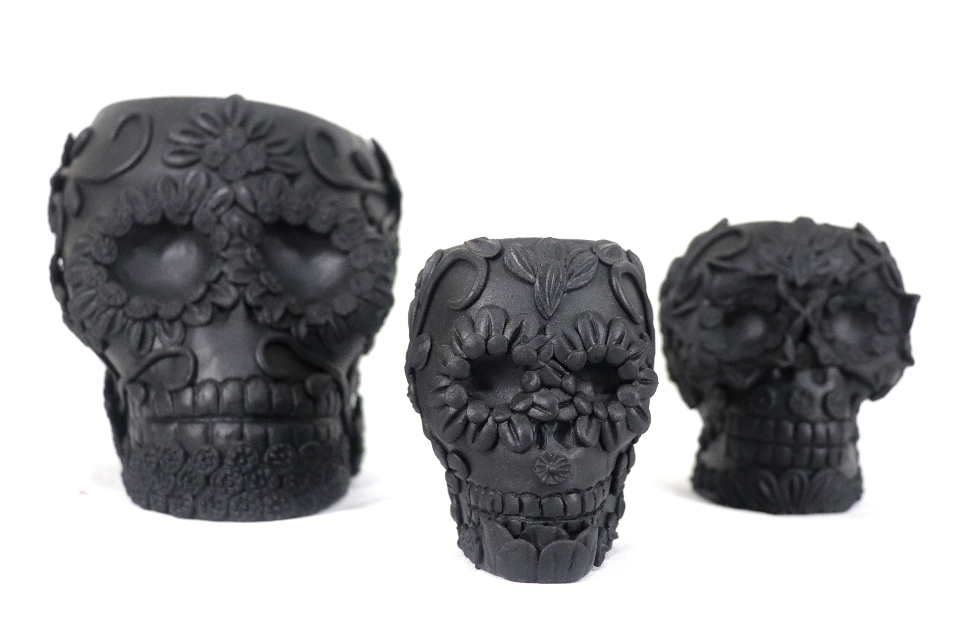 Planter Skull Black Clay with Flowers Relieve - 3.9 in. Brenda Capula