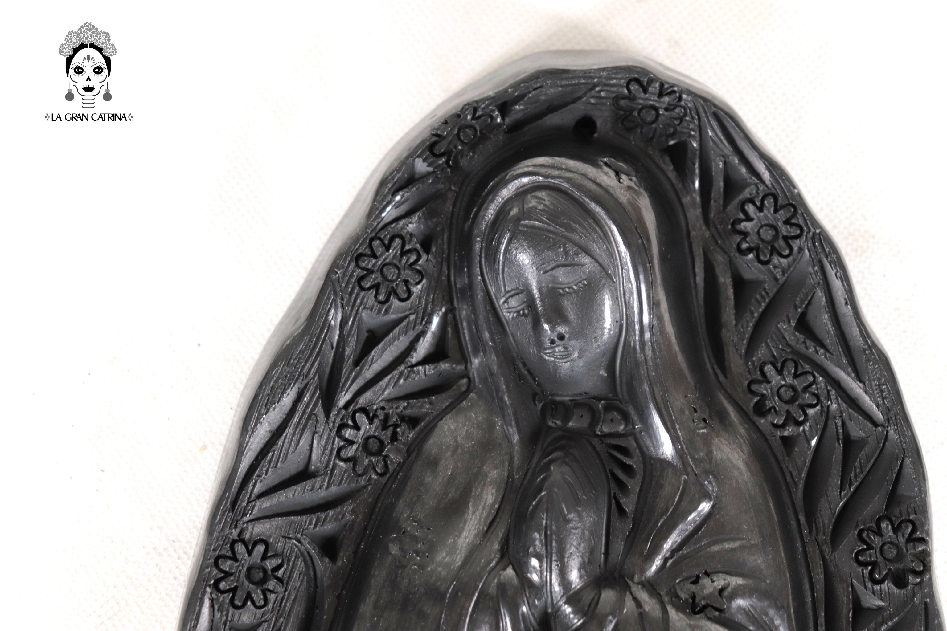 Virgin of Guadalupe en Black Clay 12.6 in. Tere Oax