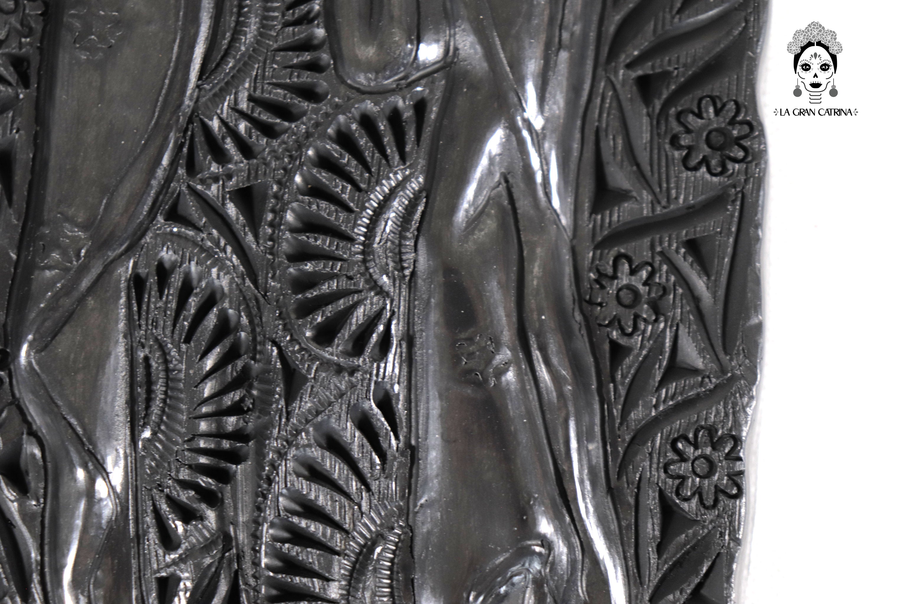 Virgin of Guadalupe en Black Clay 12.6 in. Tere Oax
