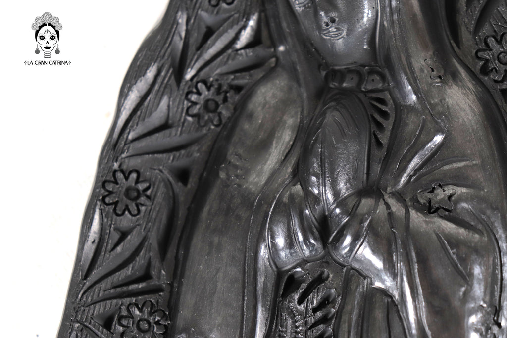 Virgin of Guadalupe en Black Clay 12.6 in. Tere Oax