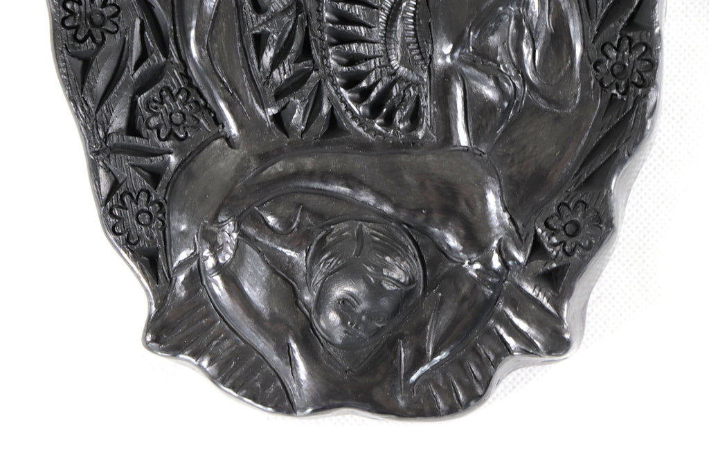 Virgin of Guadalupe en Black Clay 12.6 in. Tere Oax
