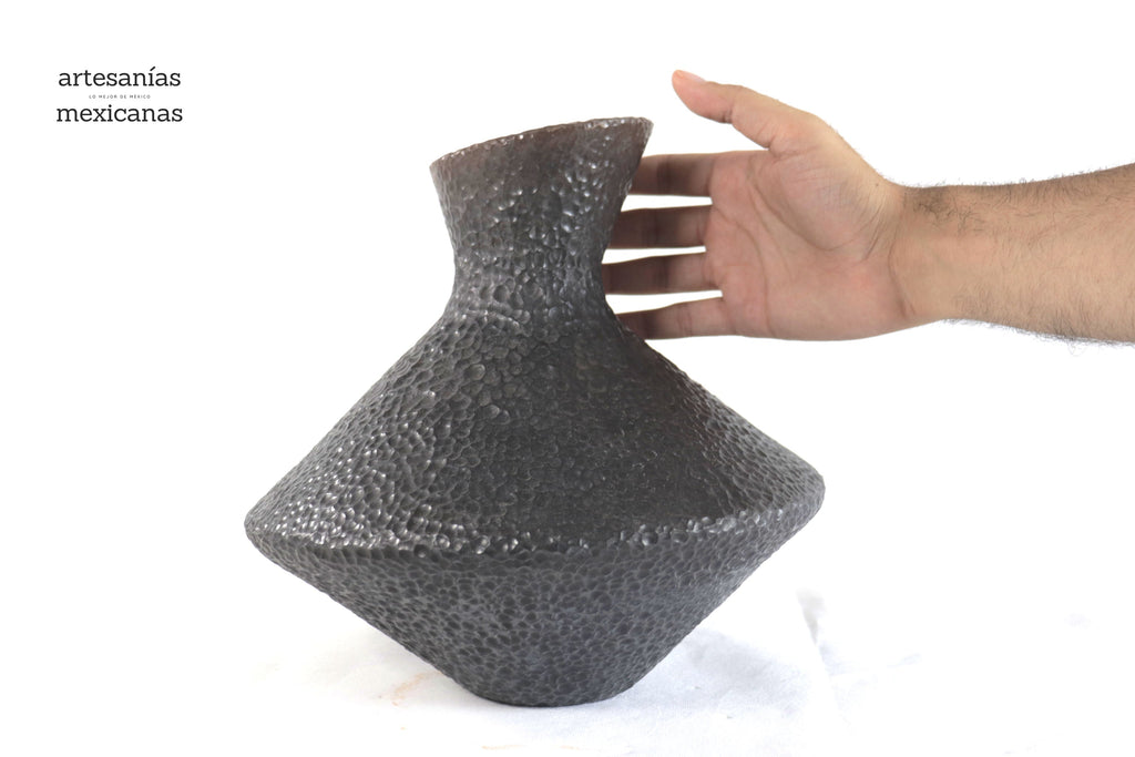 Vase moderno Clay martillado black - 10 in. Trejo