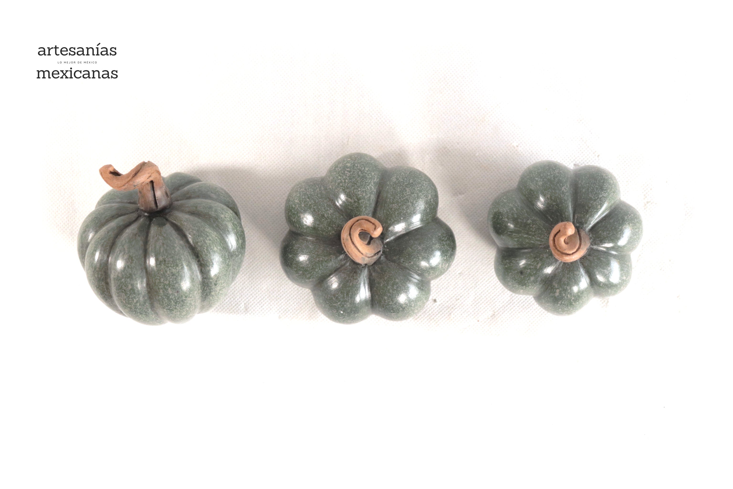 Set of 3 Pumpkins small green grayish Trejo