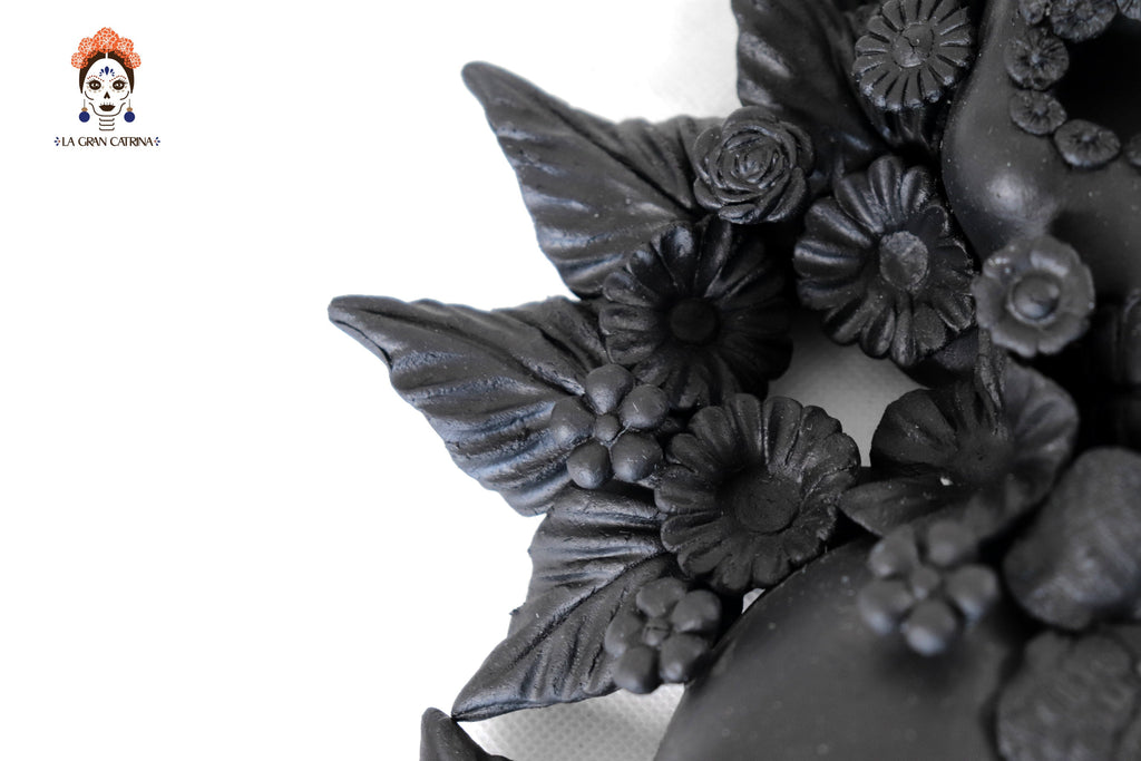 Skulls Blacks with Flowers - 9.4 in. Brenda Capula